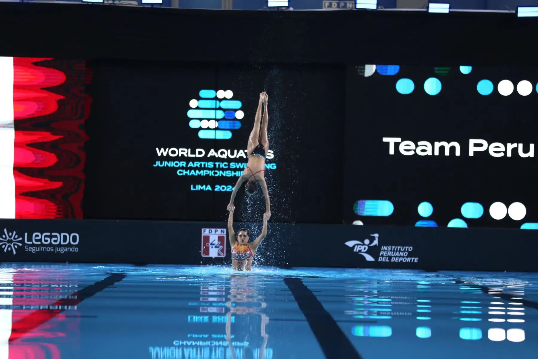 El equipo nacional participa en la categoría equipo libre damas en el Mundial Junior de Natación Artística que se desarrolla en el Centro Acuático de la Videna.
Foto: ANDINA / Lino Chipana