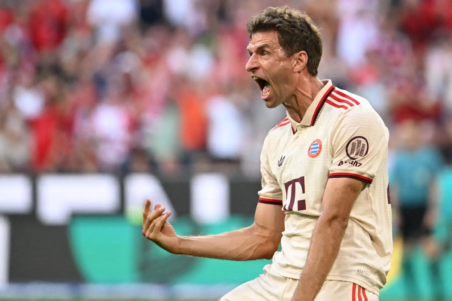 El delantero alemán del Bayern Munich Thomas Mueller celebra el segundo gol de su equipo durante el partido de fútbol de la primera división alemana Bundesliga entre el FC Bayern Munich. Foto: ANDINA/AFP