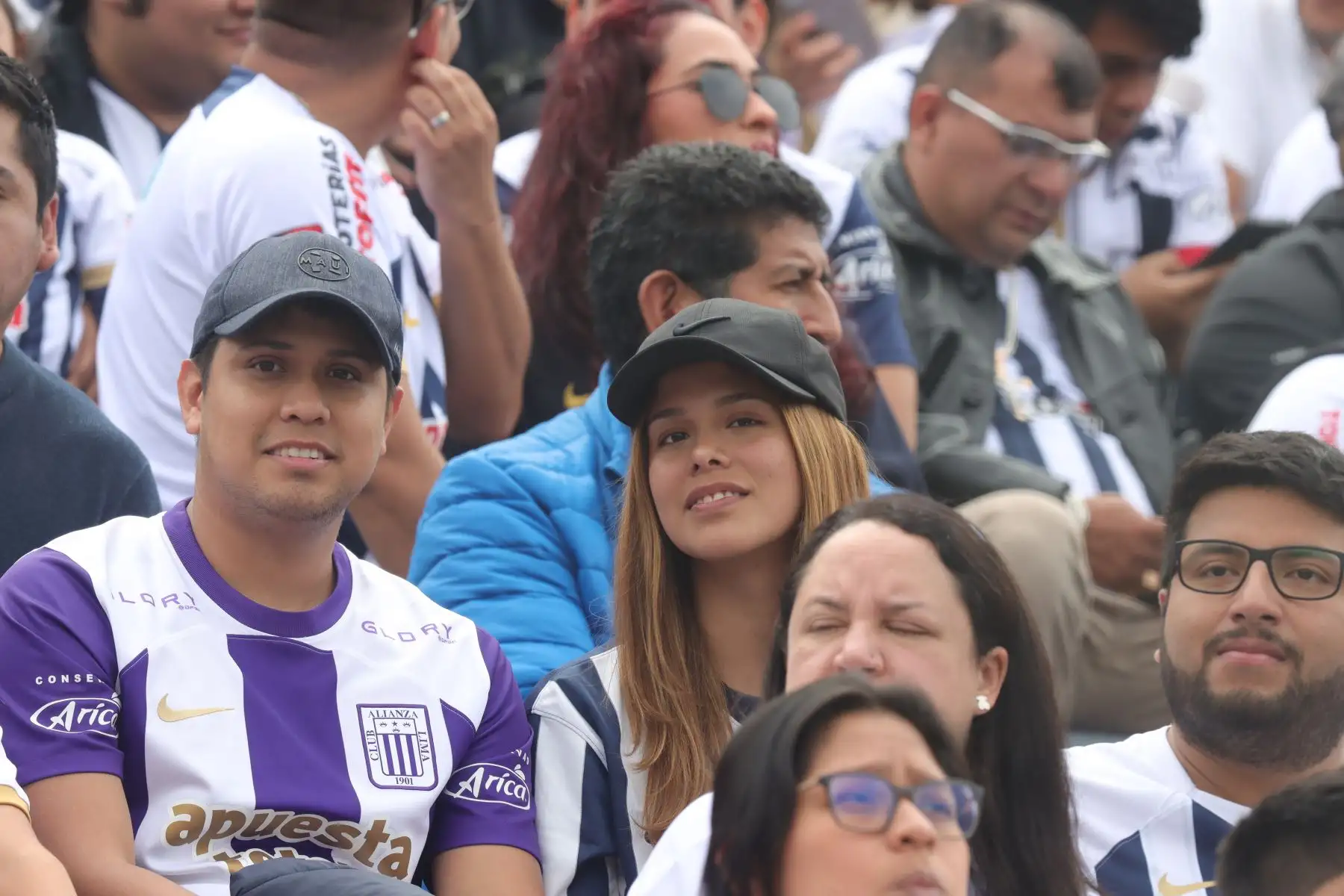 Hinchas de Alianza Lima previo a su presentación de Paolo Guerrero llegan al Estadio de Alianza Lima. Foto: ANDINA/Lino Chipana