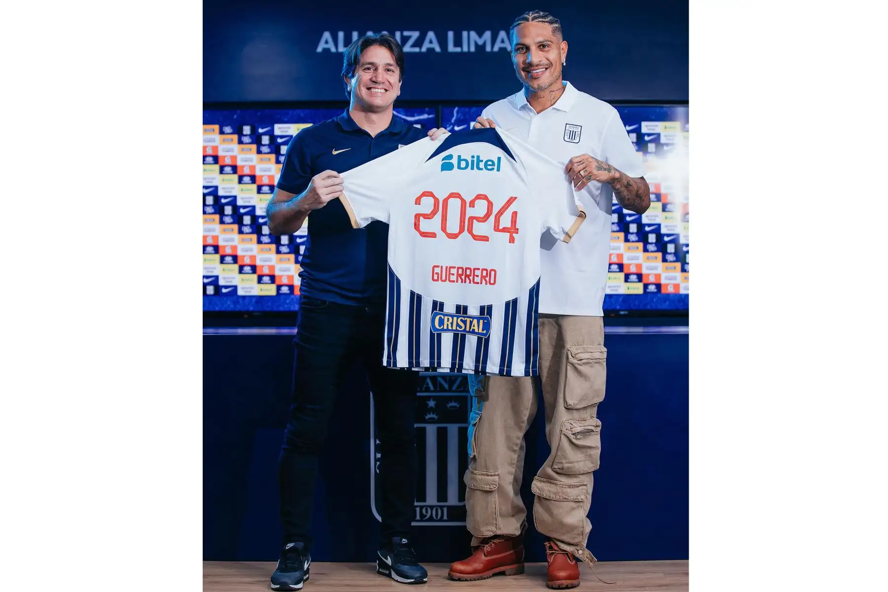 A pocos minutos de su presentación oficial, Alianza Lima dio una emotiva bienvenida a Paolo Guerrero como flamante refuerzo para el Torneo Clausura.
Foto: Alianza Lima