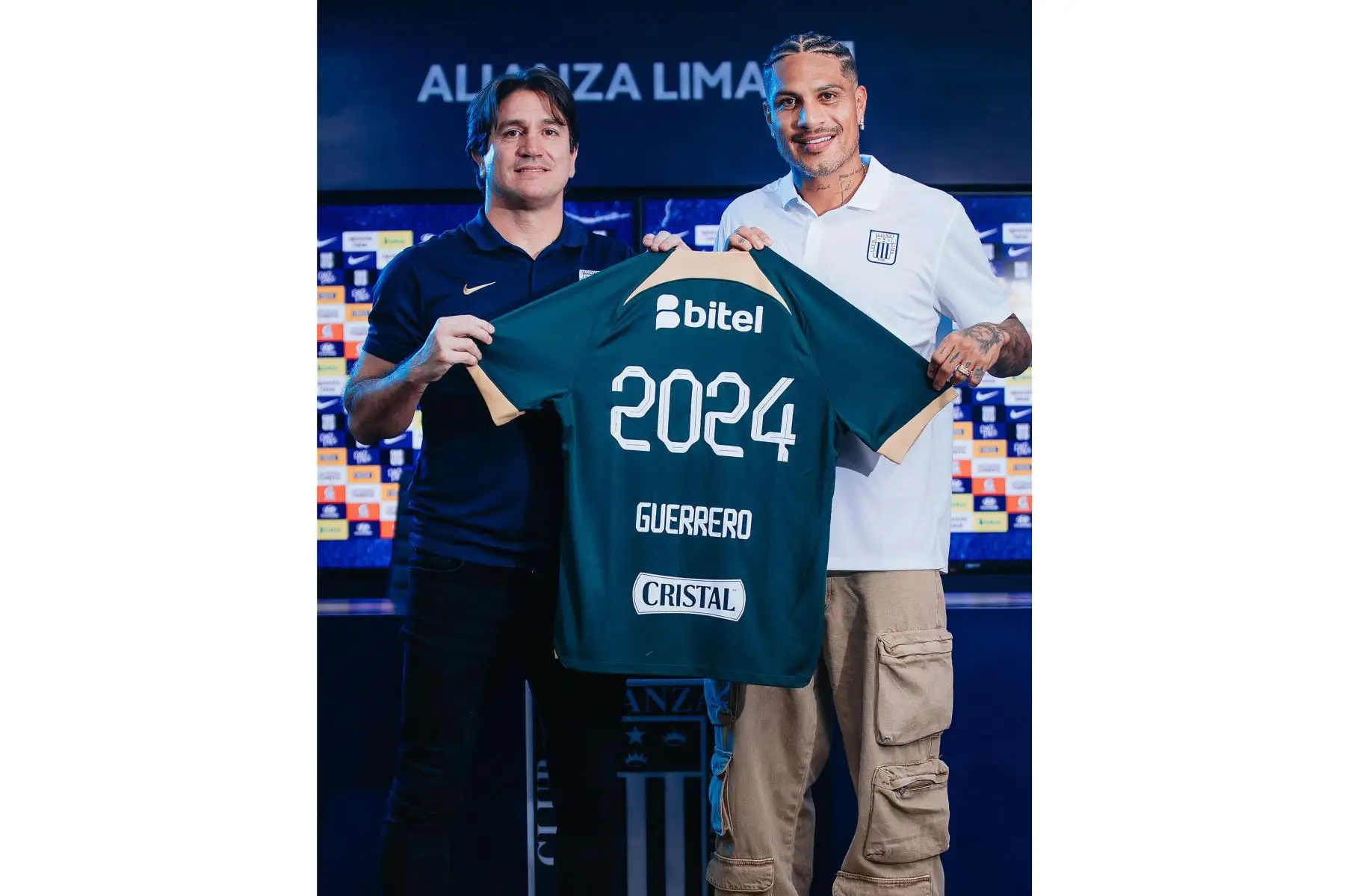 A pocos minutos de su presentación oficial, Alianza Lima dio una emotiva bienvenida a Paolo Guerrero como flamante refuerzo para el Torneo Clausura.
Foto: Alianza Lima