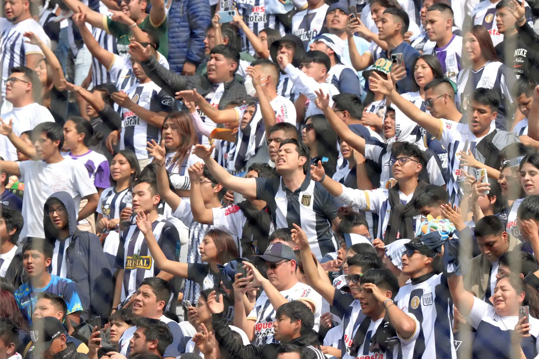 Alianza Lima presenta oficialmente a Paolo Guerrero como flamante refuerzo para el Torneo Clausura.
Foto: ANDINA/ Lino Chipana