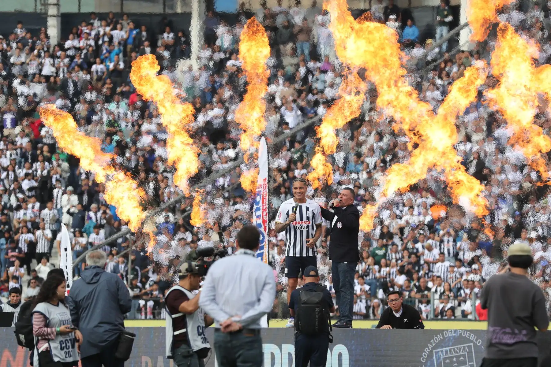 Alianza Lima presenta oficialmente a Paolo Guerrero como flamante refuerzo para el Torneo Clausura.
Foto: ANDINA/ Lino Chipana