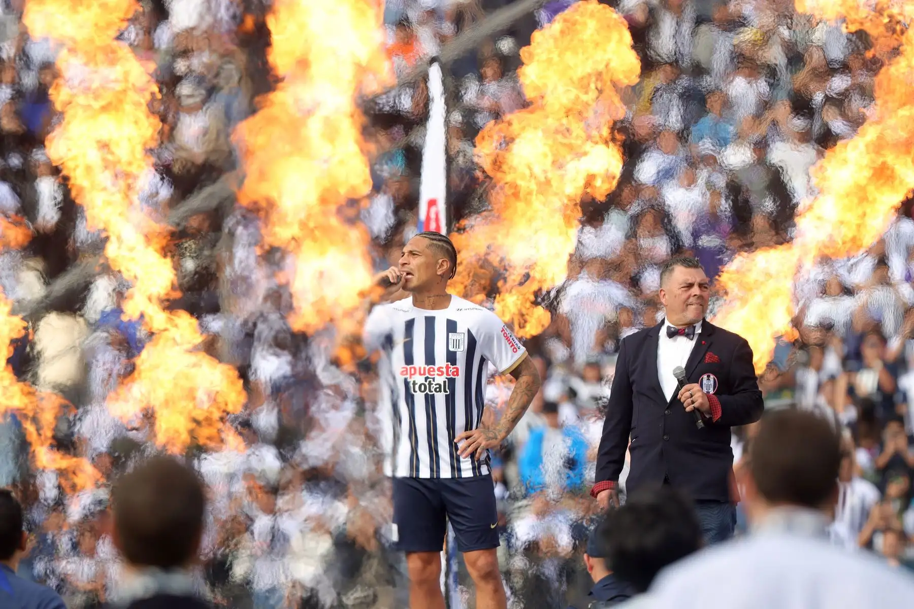 Alianza Lima presenta oficialmente a Paolo Guerrero como flamante refuerzo para el Torneo Clausura. Foto: ANDINA/ Lino Chipana