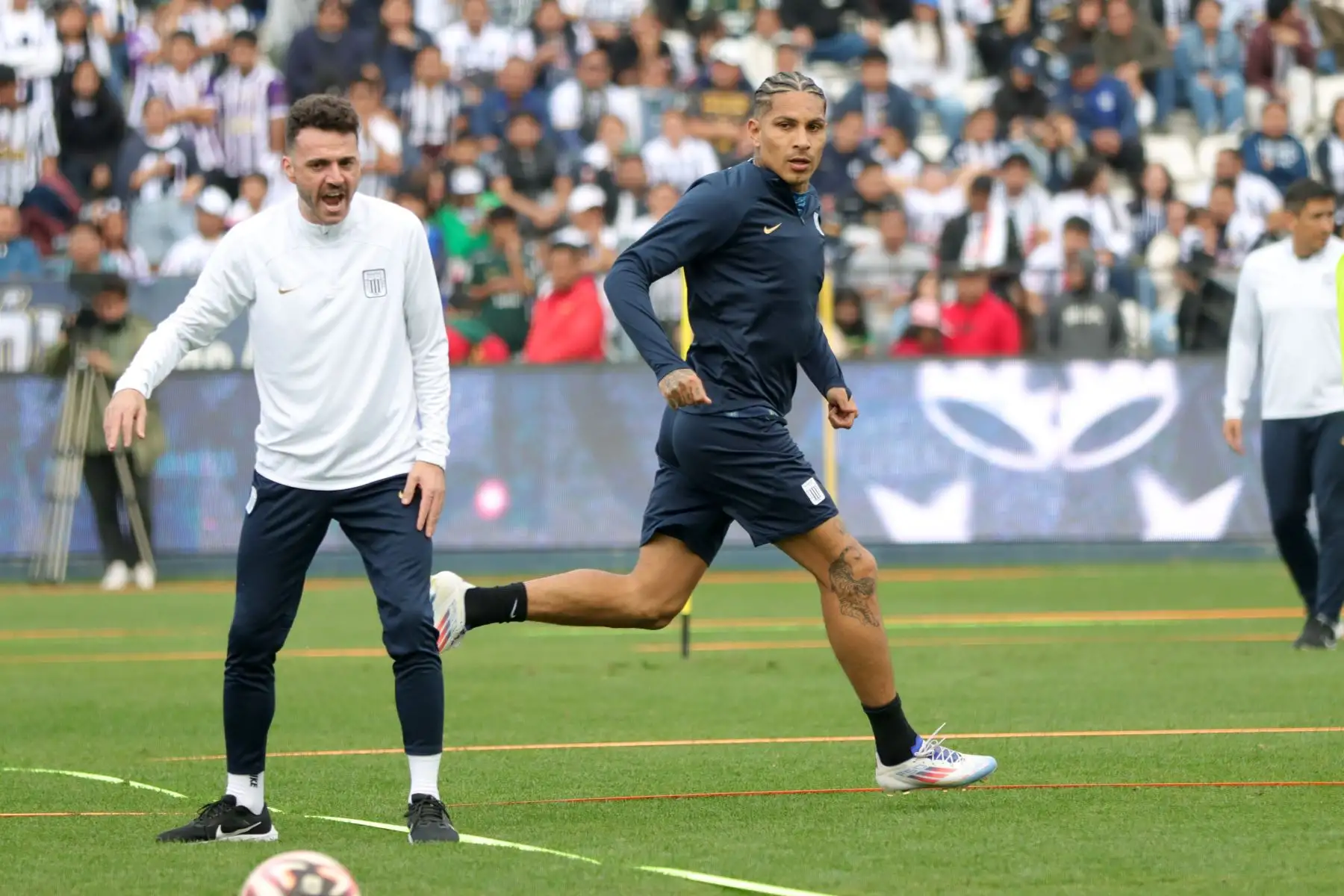 Alianza Lima presenta oficialmente a Paolo Guerrero como flamante refuerzo para el Torneo Clausura. Foto: ANDINA/ Lino Chipana