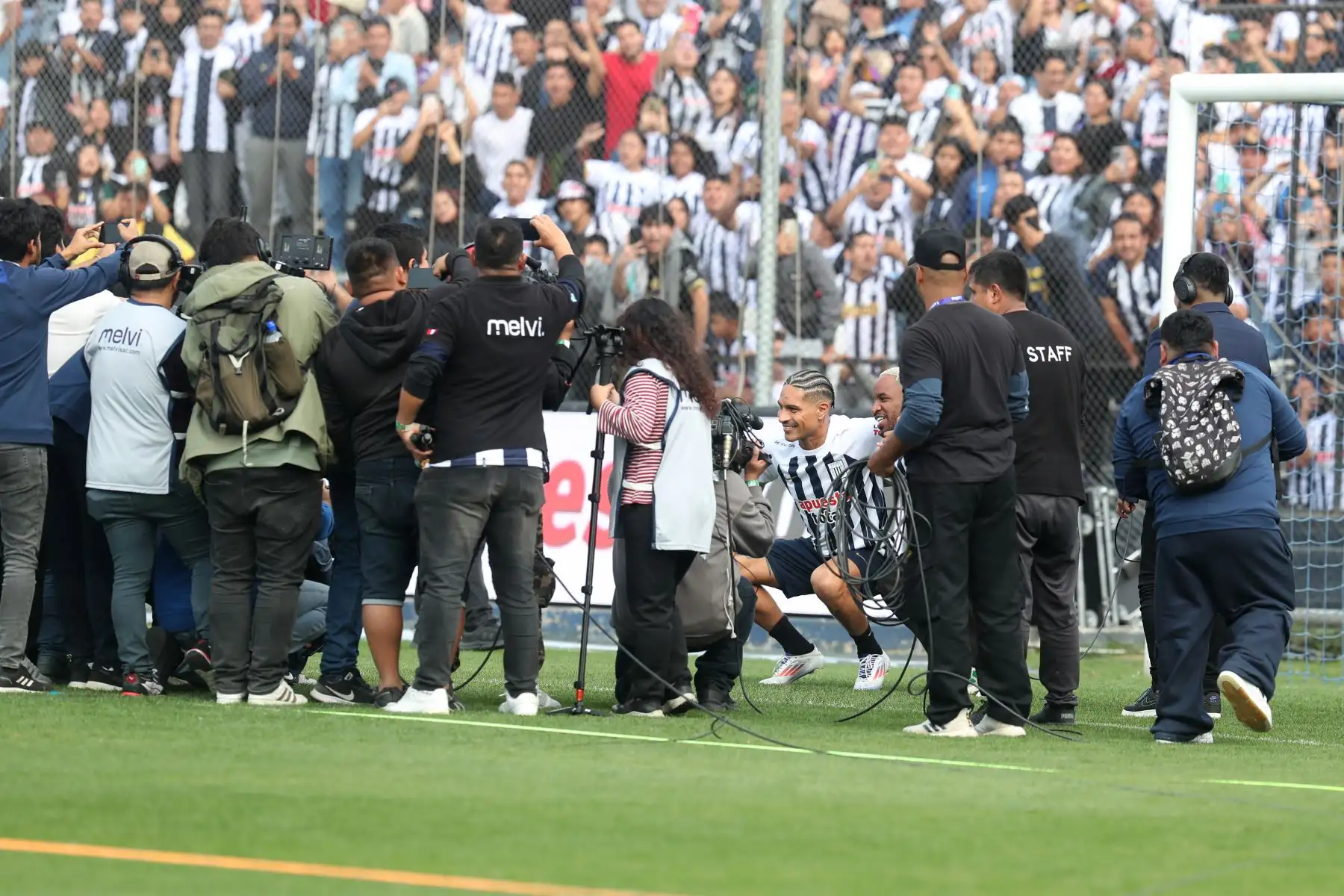 Alianza Lima presenta oficialmente a Paolo Guerrero como flamante refuerzo para el Torneo Clausura. Foto: ANDINA/ Lino Chipana
