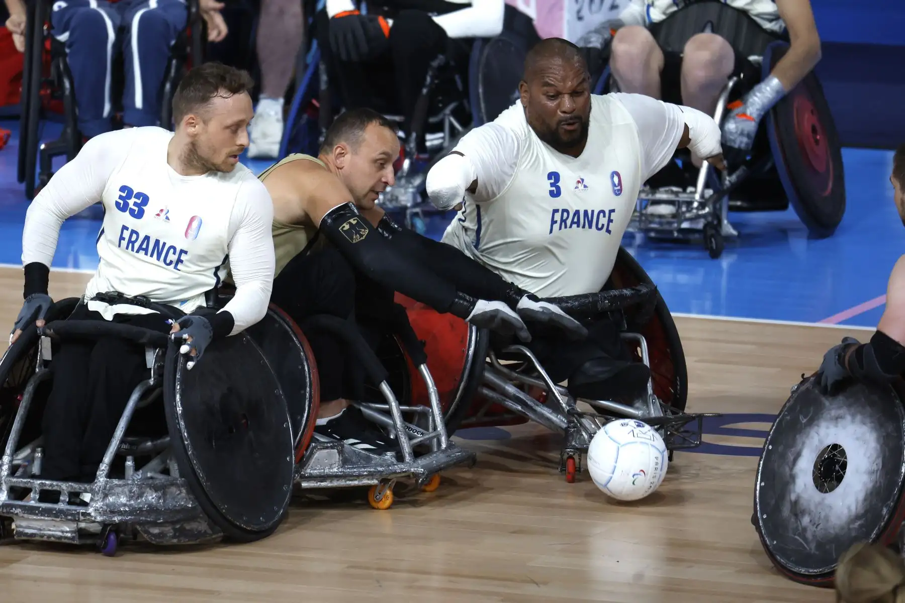 Un momento del encuentro de rugby entre las selecciones de Francia y Alemania disputado este domingo en los Juegos Paralímpicos París 2024.
Foto: EFE