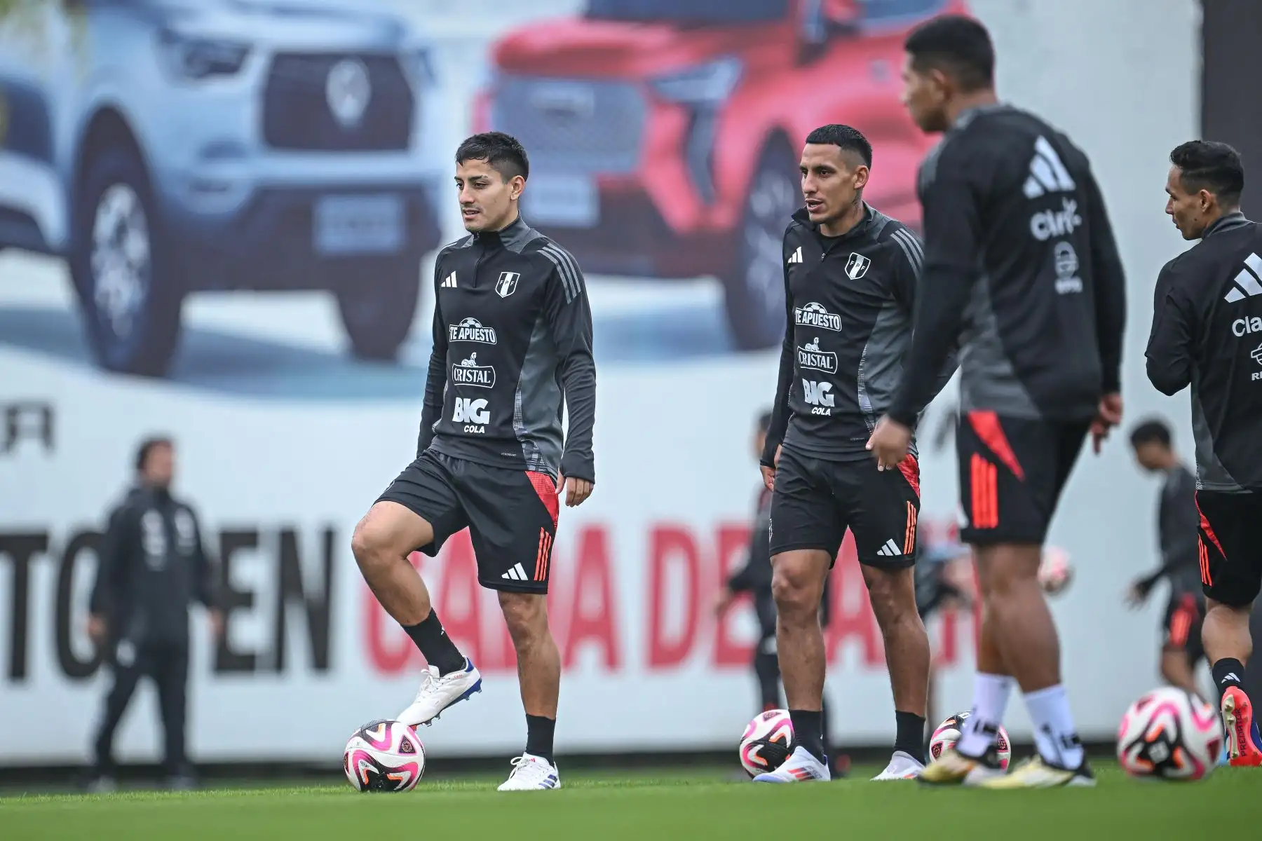 Jorge Murrugarra, jugador de la Selección Peruana realiza   entrenamientos en la Videna FPF de San Luis con miras a las fechas 7 y 8 de las Clasificatorias al Mundial 2026. 
Foto: FPF