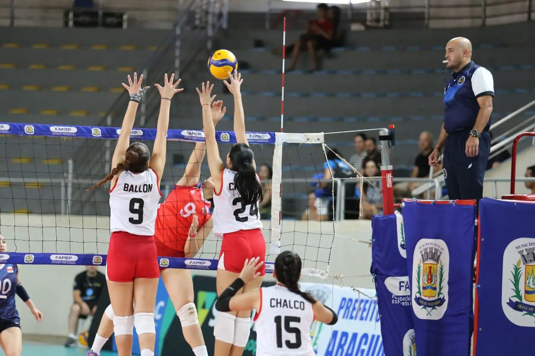 La selección femenina U19 de nuestro país, logró clasificar al Mundial de esta categoría y subir al podio del Sudamericano desarrollado en Brasil, al vencer categóricamente a Chile.
Foto: FPV