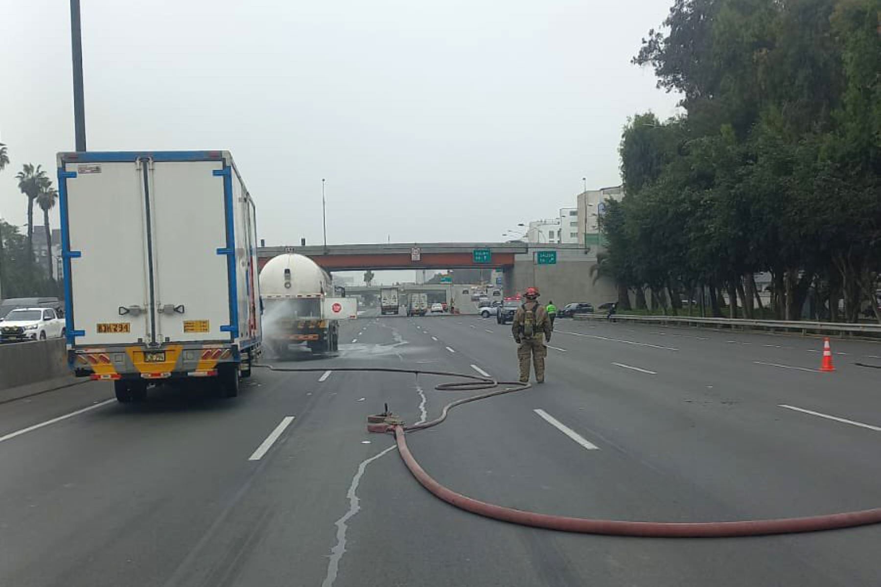 Congestión vehicular por fuga de gas en camión cisterna se registra no solo en Panamericana Sur sino Vía de Evitamiento. Foto: Lima Expresa ANDINA/Difusión