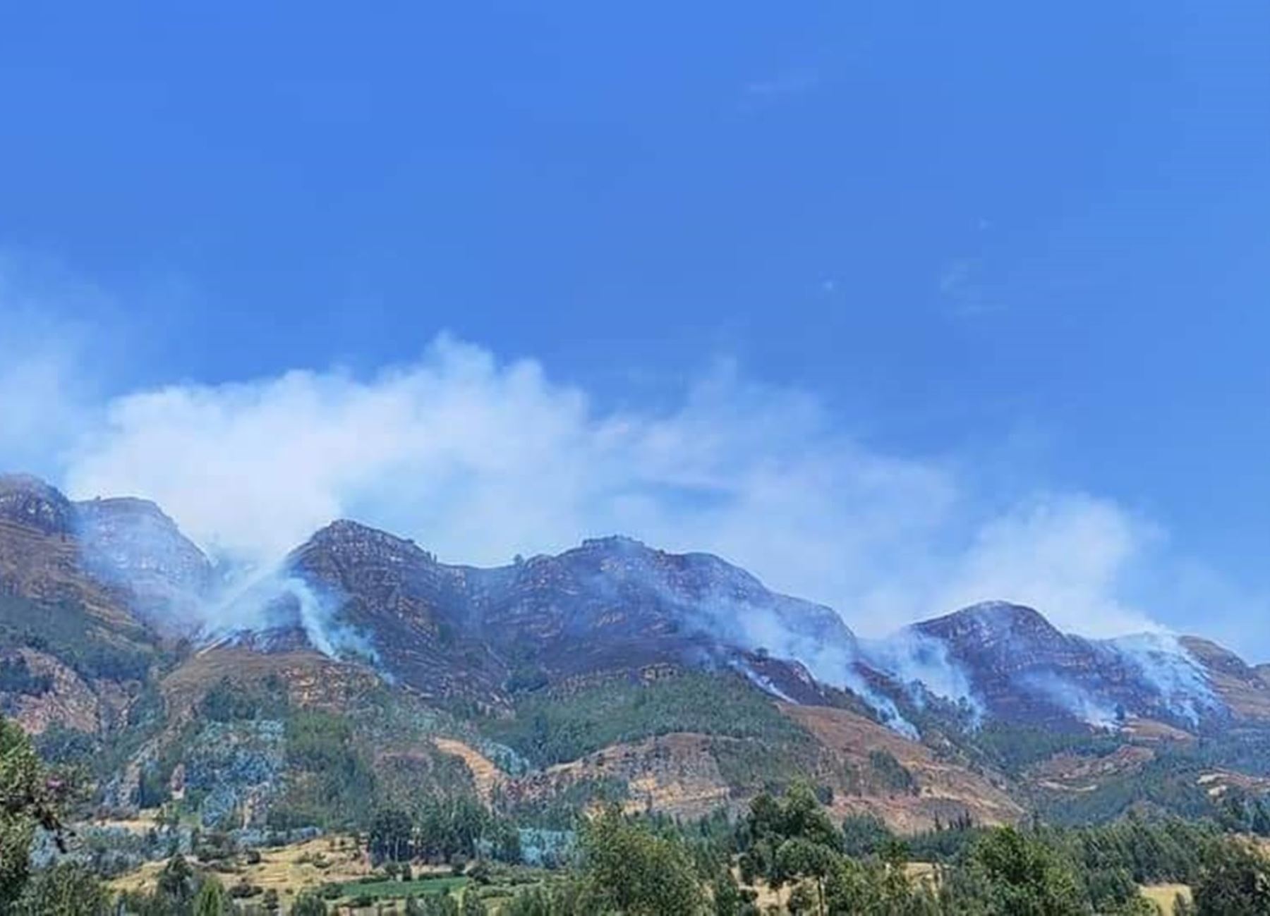 Brigadas de respuesta rápida controlaron el incendio forestal que amenazaba al complejo arqueológico Marcahuamachuco, ubicado en la provincia de Sánchez Carrión, en la sierra de La Libertad.