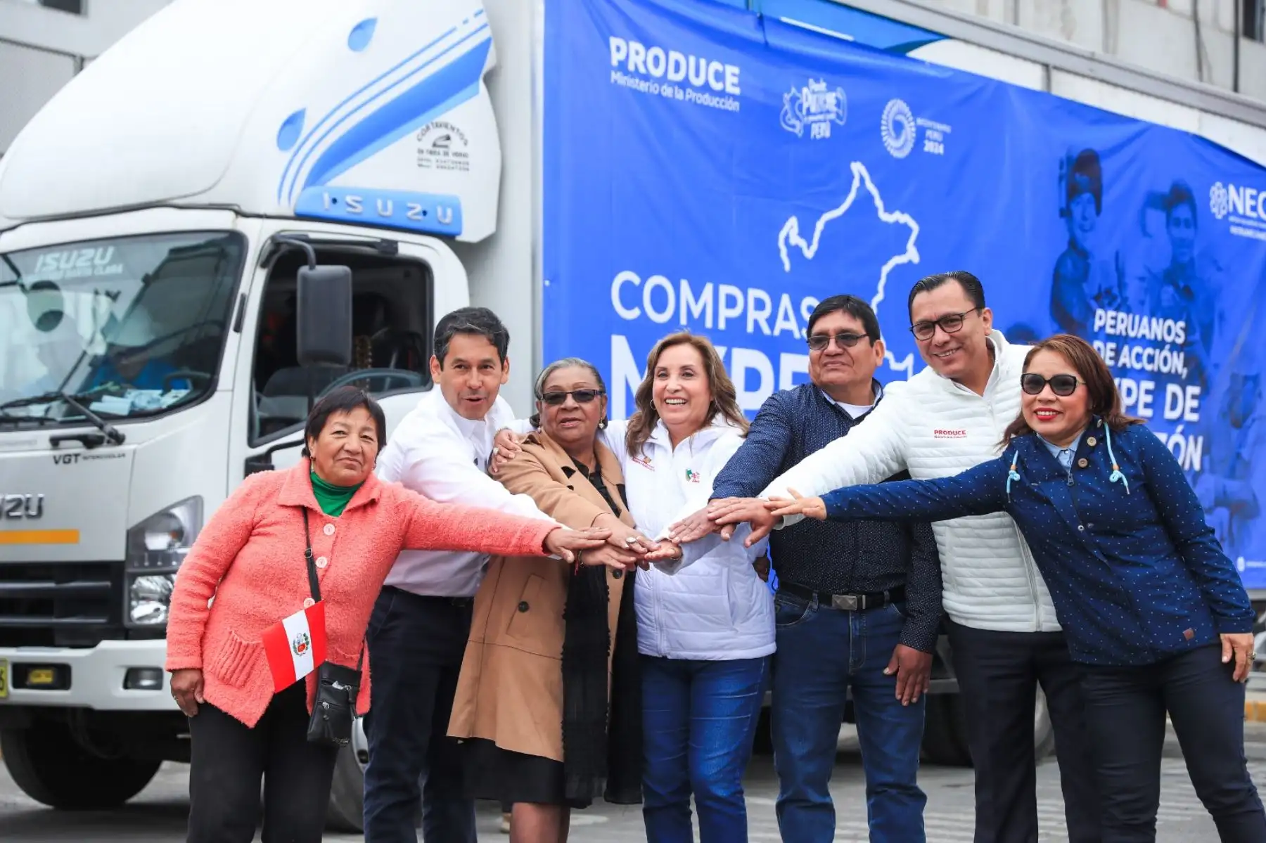 La presidenta de la República Dina Boluarte participó en la entrega de más de 116 kits de módulos de equipamiento para ollas comunes y comedores populares del distrito limeño de San Martín de Porres. Foto: ANDINA/Prensa Presidencia