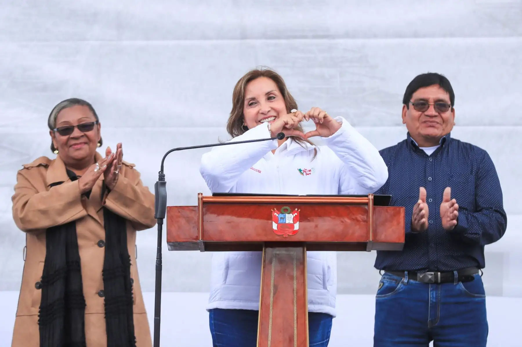 La presidenta de la República Dina Boluarte participó en la entrega de más de 116 kits de módulos de equipamiento para ollas comunes y comedores populares del distrito limeño de San Martín de Porres. Foto: ANDINA/Prensa Presidencia