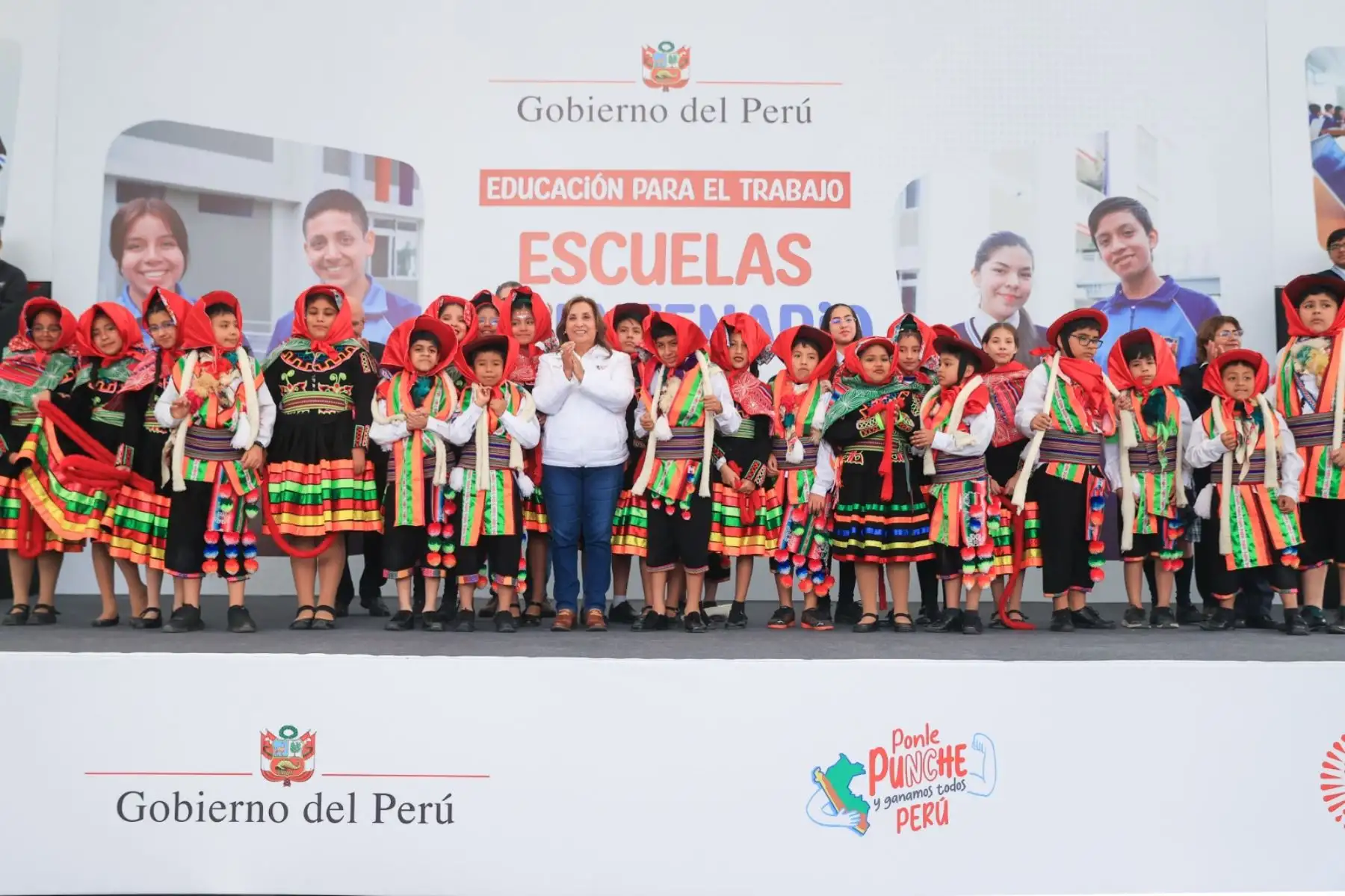 Presidenta Dina Boluarte participa en la inauguración de la décima Escuela Bicentenario IE 6082 Los Próceres en Santiago de Surco. Foto: ANDINA/Prensa Presidencia