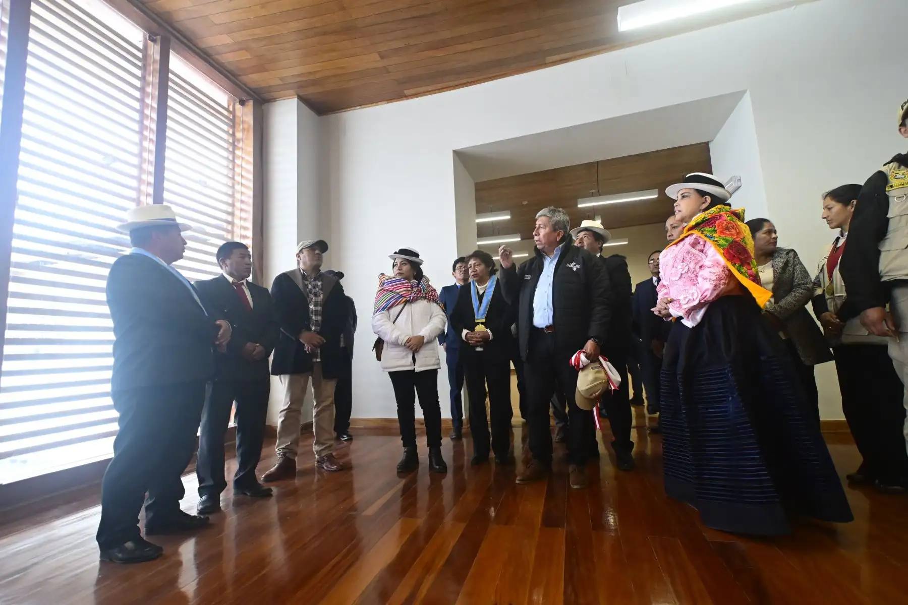 Acompañaron a la ministra Galdo Marín en la ceremonia de inauguración, la directora ejecutiva del Plan Copesco Nacional, Reyna Isabel Huamani Huarcaya, y el alcalde provincial de Jauja, Ángel Moisés Huamán Mucha, entre otros funcionarios. Foto: ANDINA/Difusión