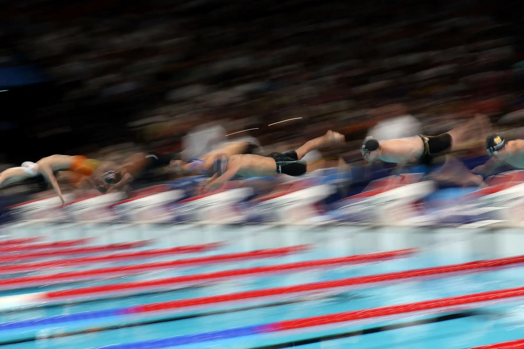 Los atletas compiten durante el evento final de estilo libre masculino S9 de 50 m en los Juegos Paralímpicos de París 2024. Foto: AFP