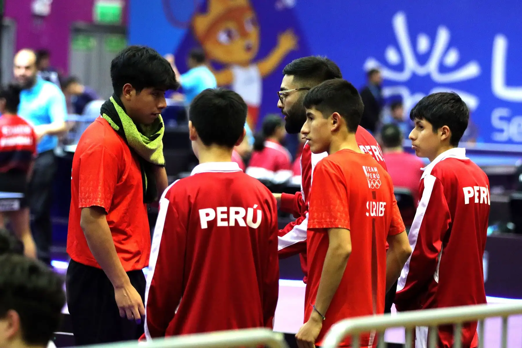 Partido de Tenis de Mesa entre los equipos de Perú y Argentina. Jugadores : Santiago Uribe, Estéban Camacho y Samuel Duffoo del equipo peruano. Benjamín Archua, Agustín Asmu y Guiliano La Visa de Argentina, participan  en el Campeonato Panamericano Juvenil Lima 2024, el cual es clasificatorio al Mundial de la categoría que se realizará en noviembre en Suecia.
Foto : ANDINA/ Lino Chipana.