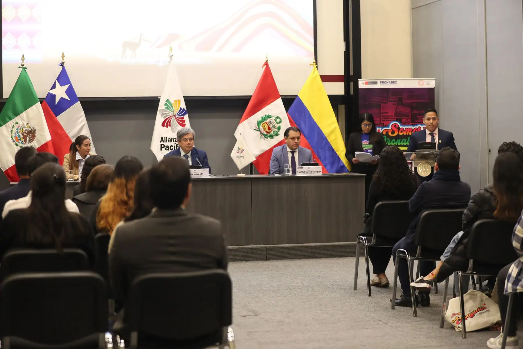 El Programa Nacional de  Becas y Crédito Educativo (PRONABEC) y el Ministerio de Relaciones Exteriores dan la bienvenida a los ganadores de la Beca Alianza del Pacífico, estudiantes procedentes de países como Chile, México y Colombia. Foto: ANDINA / Lino Chipana