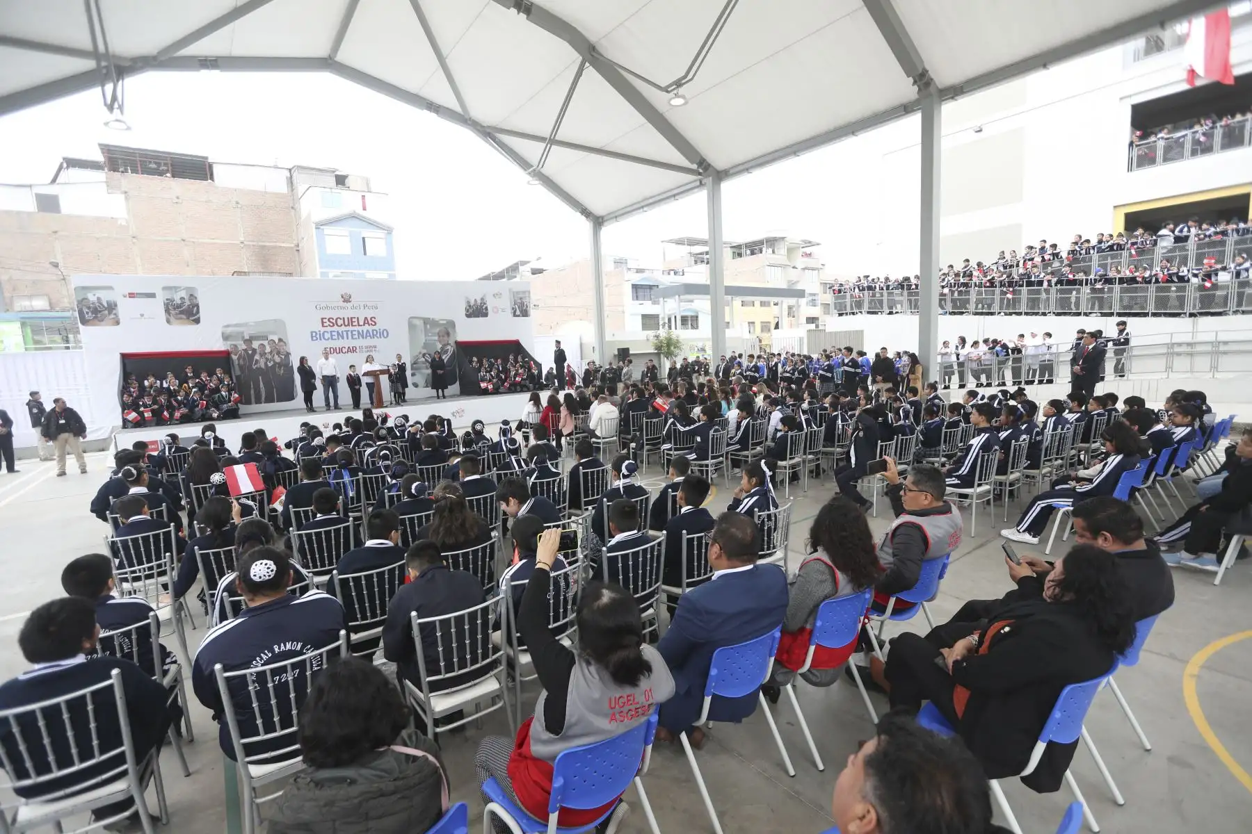 La presidenta de la República, Dina Ercilia Boluarte Zegarra, participó en la ceremonia de inauguración de la I.E. Bicentenario 7207 "Mariscal Ramón Castilla" en el distrito de San Juan de Miraflores. Foto: ANDINA/Presidencia