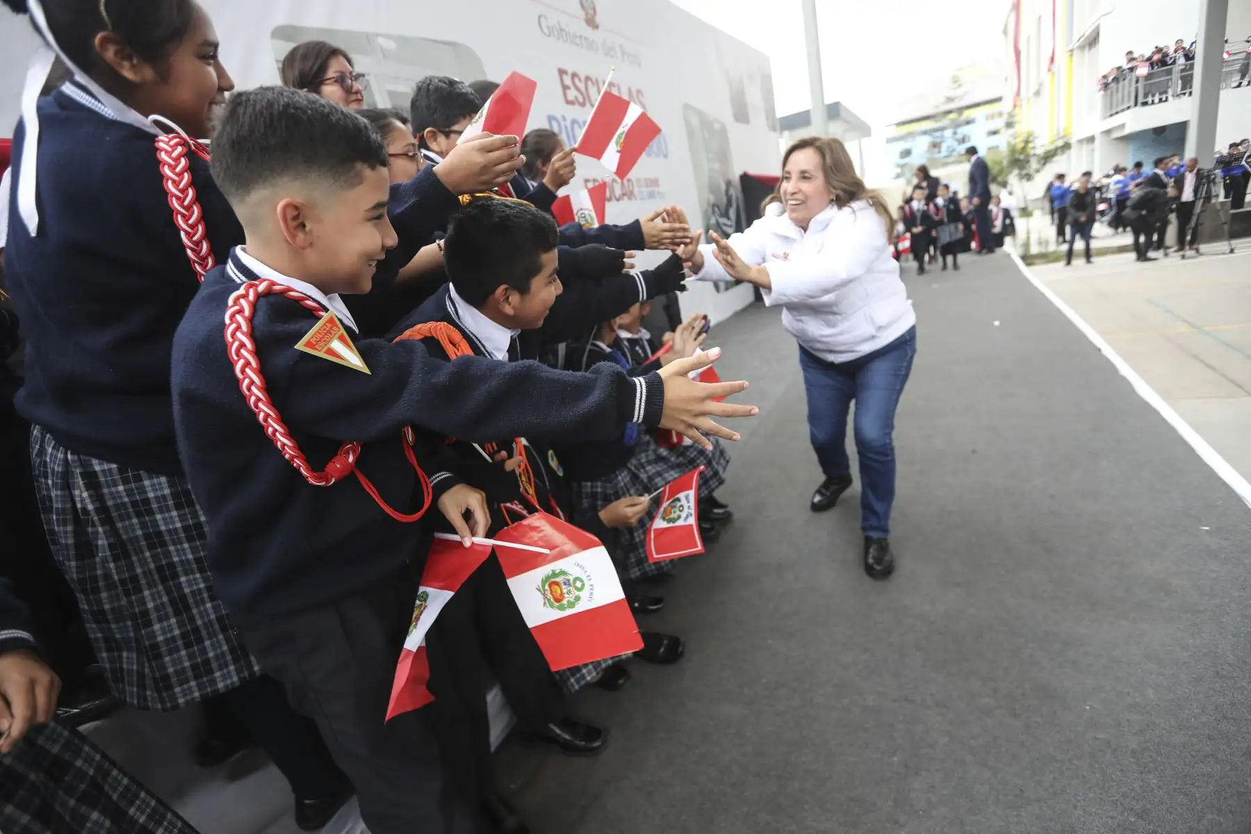 La presidenta de la República, Dina Ercilia Boluarte Zegarra, participó en la ceremonia de inauguración de la I.E. Bicentenario 7207 "Mariscal Ramón Castilla" en el distrito de San Juan de Miraflores. Foto: ANDINA/Presidencia