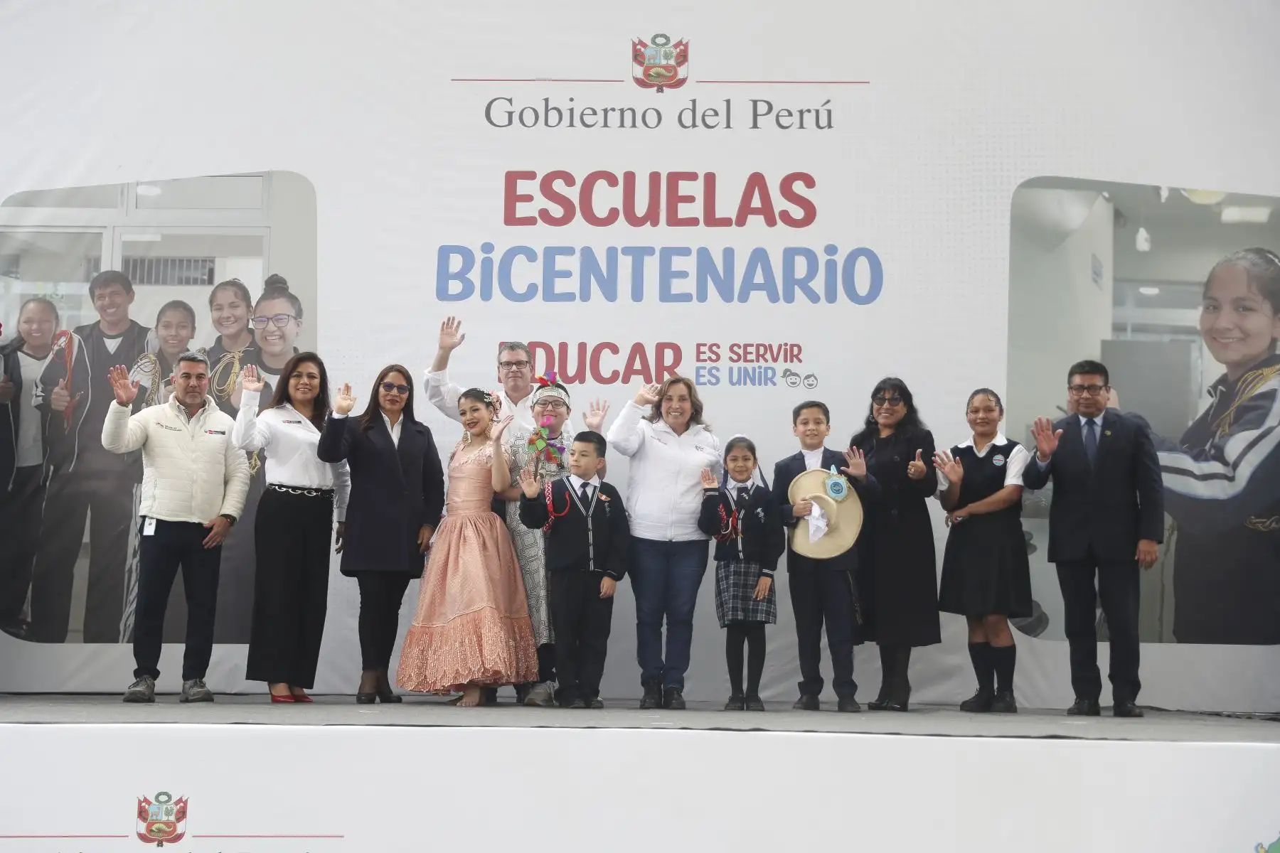 La presidenta de la República, Dina Ercilia Boluarte Zegarra, participó en la ceremonia de inauguración de la I.E. Bicentenario 7207 "Mariscal Ramón Castilla" en el distrito de San Juan de Miraflores. Foto: ANDINA/Presidencia