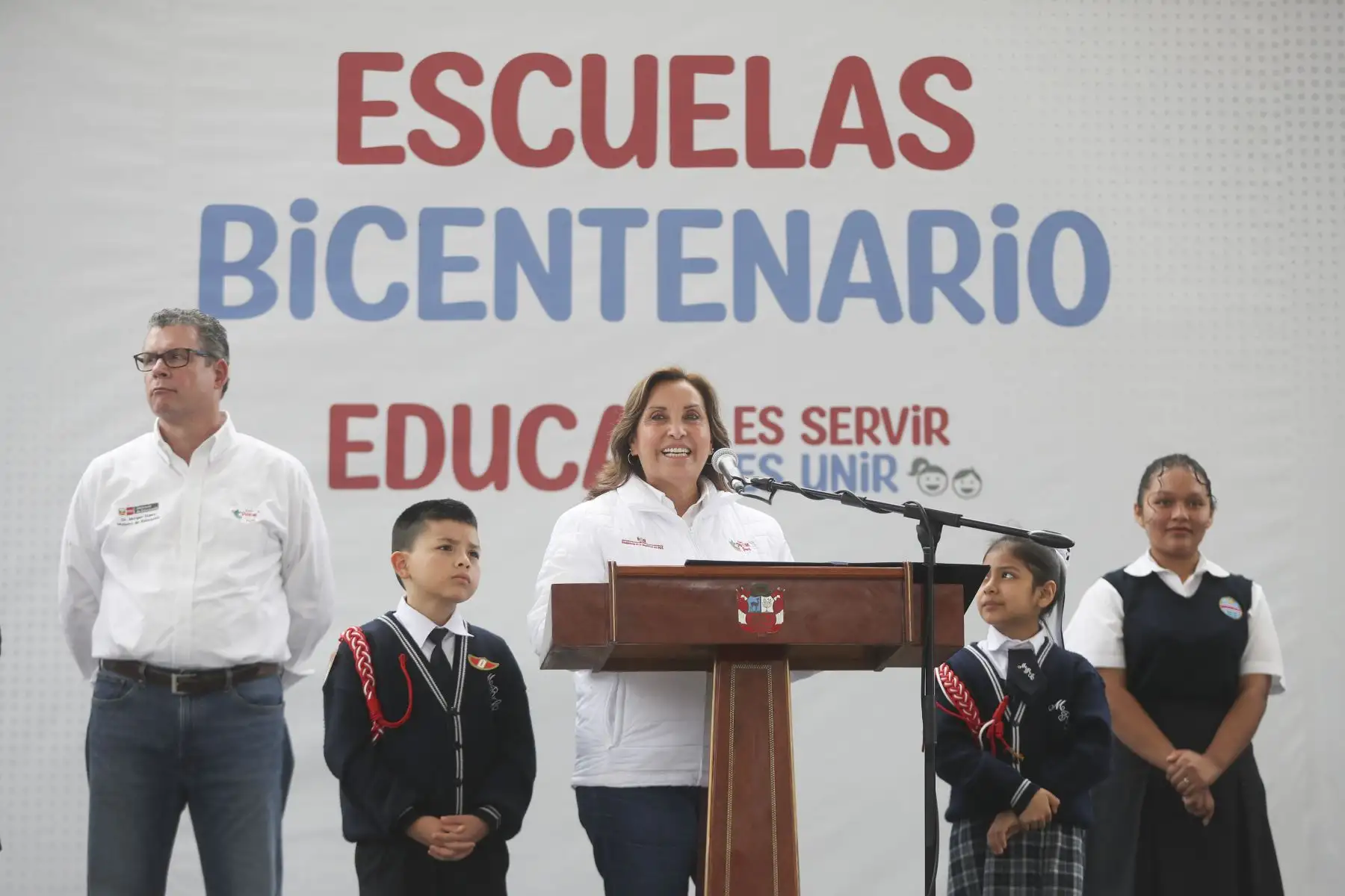 La presidenta de la República, Dina Ercilia Boluarte Zegarra, participó en la ceremonia de inauguración de la I.E. Bicentenario 7207 "Mariscal Ramón Castilla" en el distrito de San Juan de Miraflores. Foto: ANDINA/Presidencia