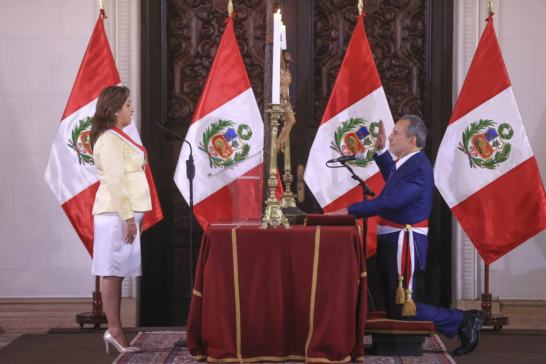 La presidenta de la República, Dina Ercilia Boluarte Zegarra, tomó juramento a los nuevos ministros de Estado en las carteras de Relaciones Exteriores, Cultura, Vivienda Construcción y Saneamiento, y Comercio Exterior y Turismo, desde Palacio de Gobierno. Foto: ANDINA/Presidencia