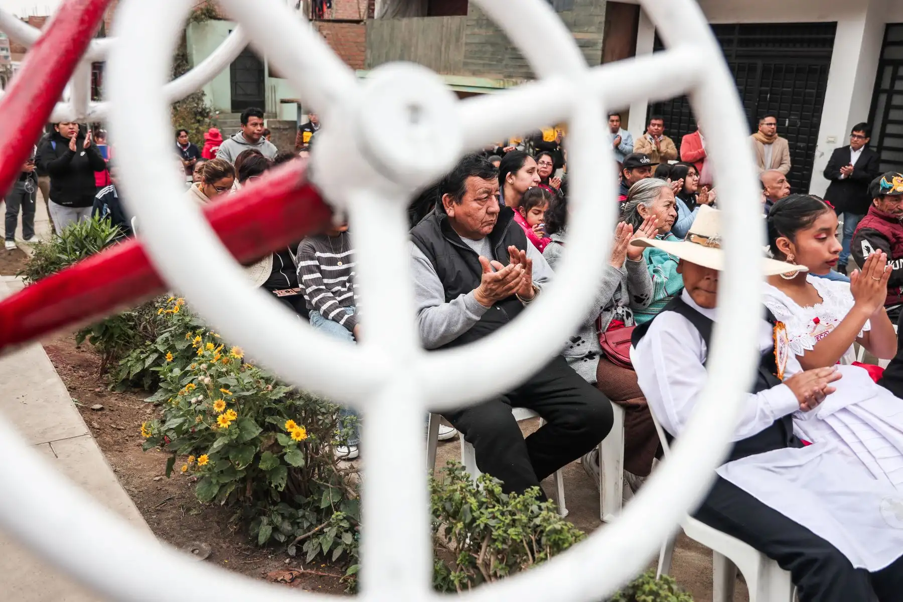 Más de 3500 vecinos del distrito de Mi Perú recibieron el renovado "parque F", primer ambiente recreativo de la comunidad chalaca implementado con juegos y mini gimnasios elaborados con armas fundidas.
Foto: ANDINA/ Connie Calderón