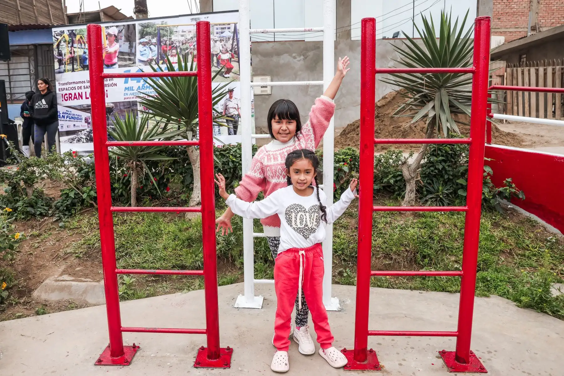 Niños del distrito de Mi Perú contentos por la inauguración del "parque F".
Foto: ANDINA/ Connie Calderón
