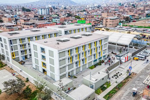 Escuela Bicentenario Institución Educativa 7207 Mariscal Ramón Castilla, en San Juan de Miraflores, que cuenta con un taller de industria alimentaria con equipamiento de última generación. Foto: ANDINA/Difusión