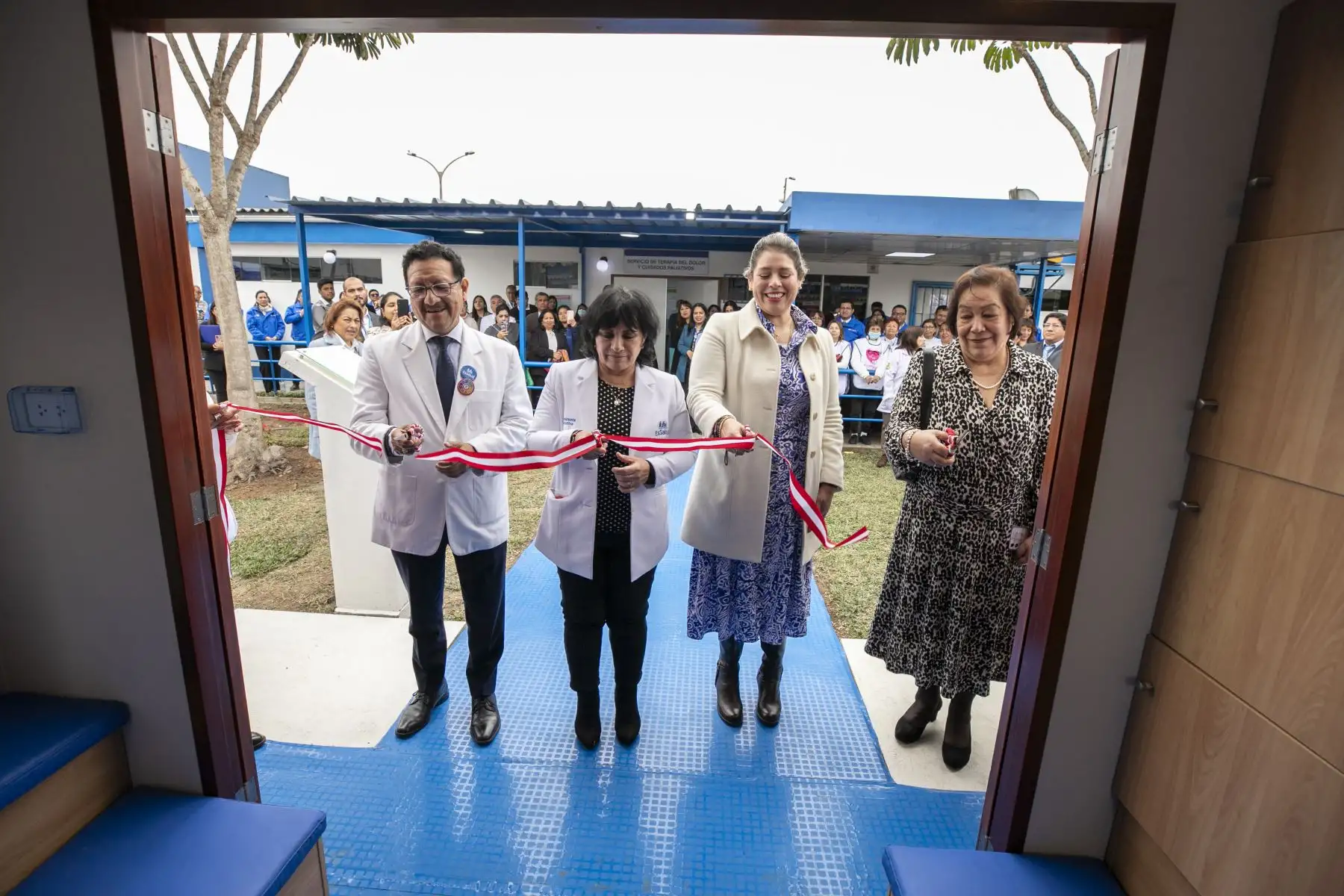 EsSalud a través de la Gerencia de Atención al Asegurado brindará el soporte humano ya que serán los encargados de realizar las diversas actividades de lectura en el módulo, así como la atención de este servicio a los pacientes hospitalizados en el Sabogal. Foto: ANDINA/Difusión