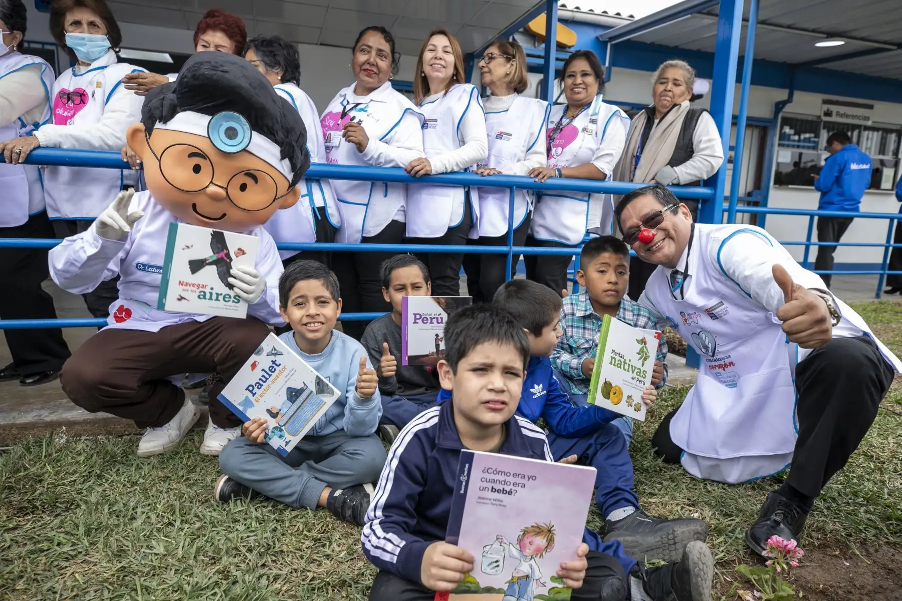 El propósito del programa es promover la lectura para reducir el nivel de estrés en el paciente y apoyar en su proceso de recuperación. Cabe resaltar que la estrategia “Cuidando con el Corazón” de EsSalud se enmarca en la política de humanización y buen trato. 
Durante la inauguración, a la que asistieron autoridades de la Biblioteca Nacional del Perú y funcionarios del Seguro Social de Salud, la presidenta ejecutiva de EsSalud doctora María Elena Aguilar Del Águila destacó la importancia del apoyo emocional en el proceso de atención de los asegurados. Foto: ANDINA/Difusión