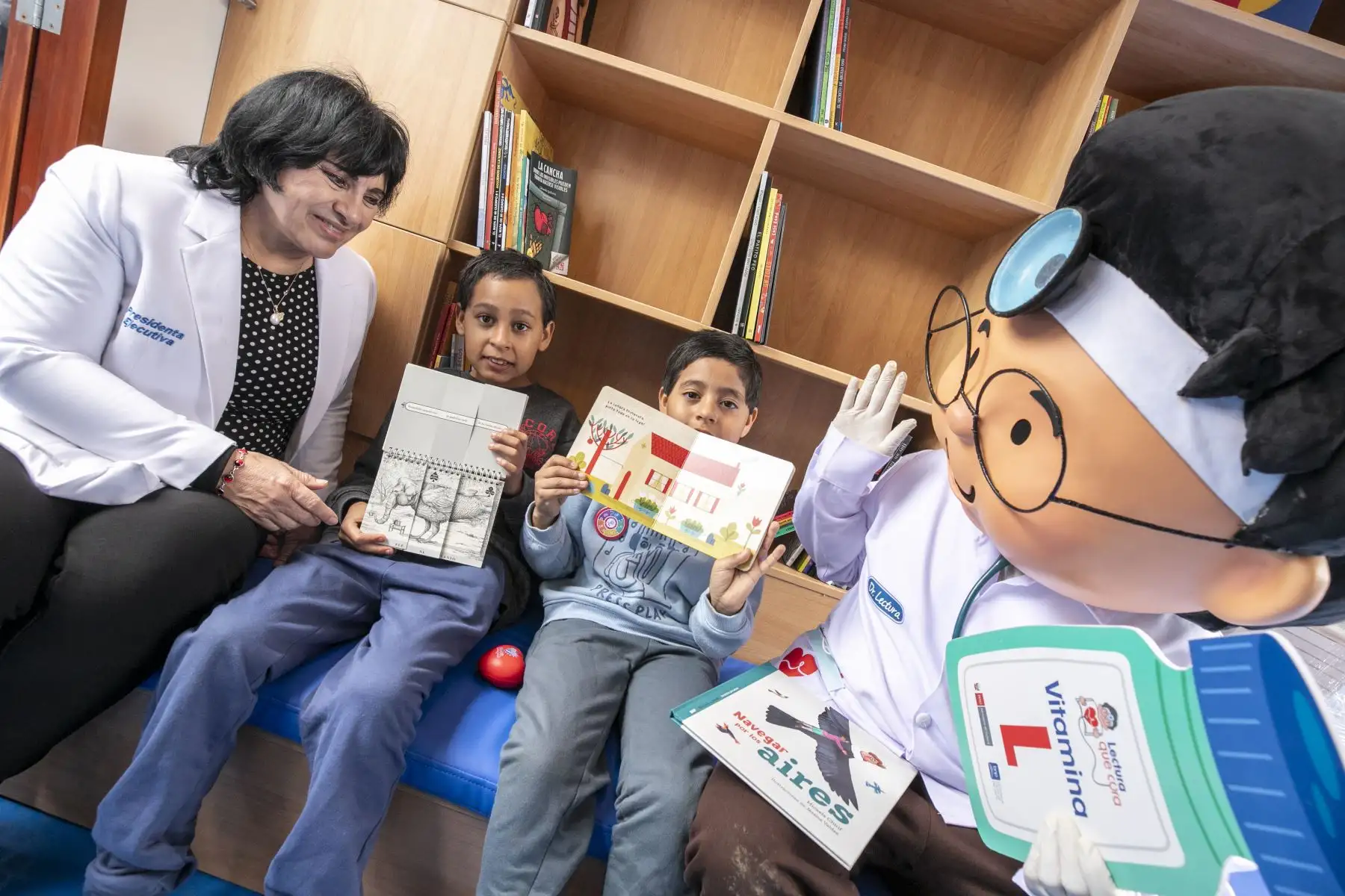 “Para EsSalud tratar a las personas con calidez, comprensión y sensibilidad es nuestra prioridad, porque no solo facilita la recuperación física del paciente, sino también su bienestar emocional. Por ello, siempre apoyaremos todas las iniciativas que fomenten ambientes positivos para todos”, señaló. Foto: ANDINA/Difusión