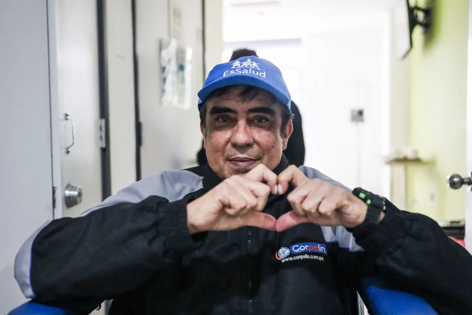 César Ampuero Monroy de 55 años, recibe el alta médica tras someterse a un trasplante de corazon en INCOR por haber sufrido un paro cardiorrespiratorio. Foto: ANDINA/ Connie Calderon