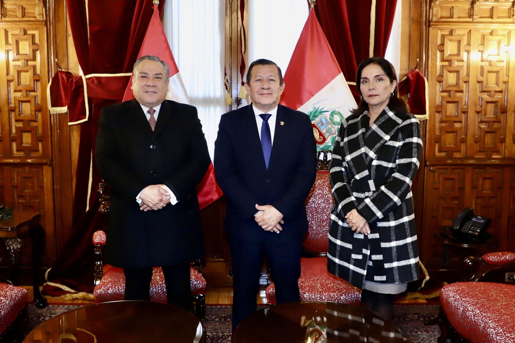 El presidente del Congreso, Eduardo Salhuana,  se reunió con el jefe del Gabinete Ministerial, Gustavo Adrianzén