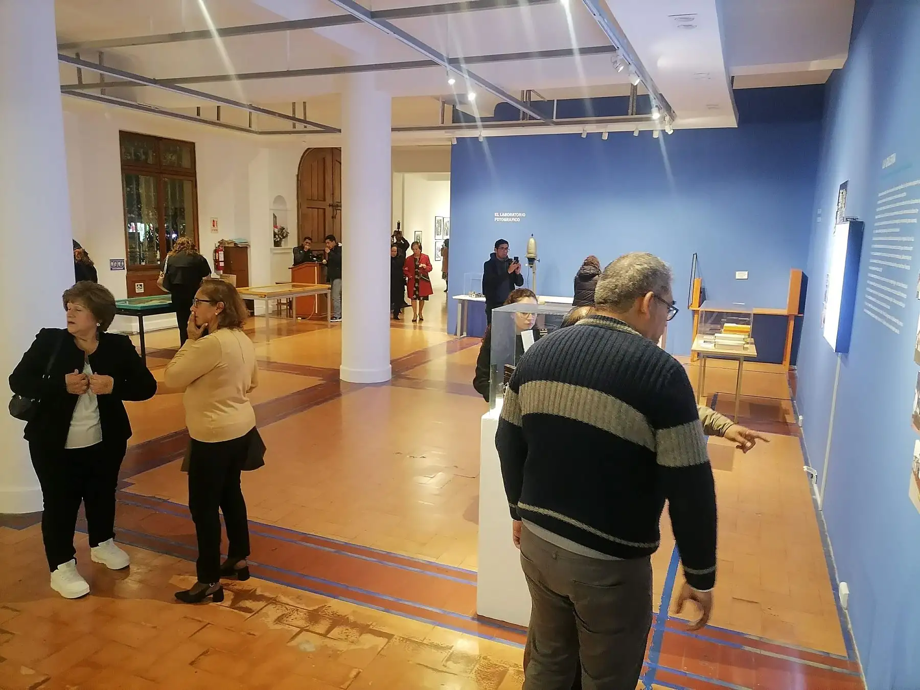 “Para nosotros es un orgullo conmemorar el centenario de la llegada de Alejos a Ayacucho, así como el bicentenario de la Batalla de Ayacucho con esta linda exhibición”, mencionó en una ceremonia que incluyó la participación de la Tuna de la Universidad San Cristóbal de Huamanga y la inclusión de una pareja de marinera ayacuchana. Foto: ANDINA/Difusión