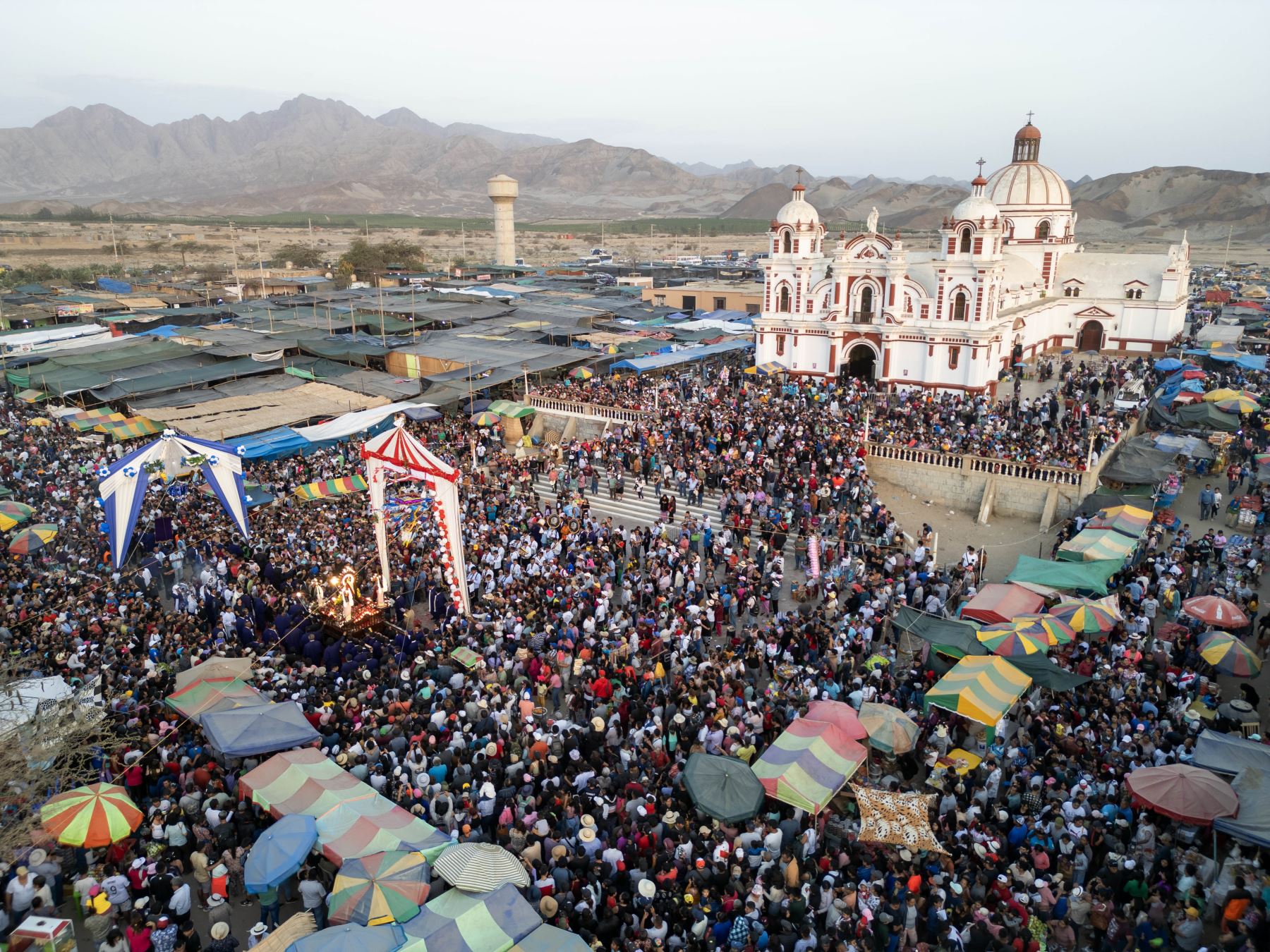 Ica espera el arribo de miles de devotos y peregrinos para participar de la tradicional festividad de la Virgen de Yauca que se celebra en el distrito iqueño de Yauca del Rosario. Foto: Genry Bautista