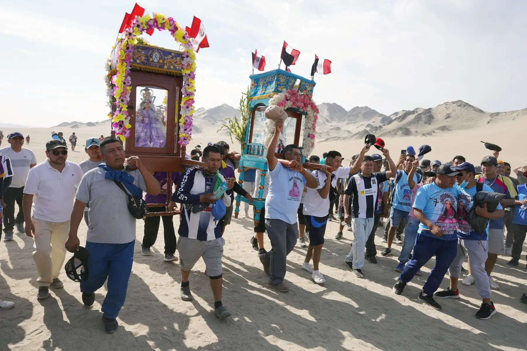 Posteriormente, se realizará la procesión de la Virgen del Rosario de Yauca por el perímetro de la plazuela de Yauca, a las 17:00 horas e ingresarán a su templo a las 21:00 horas. Foto: ANDINA/Genry Bautista