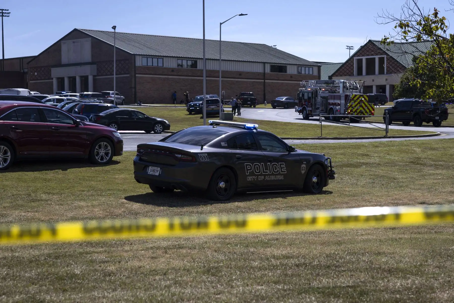 Una cinta de precaución rodea la escuela secundaria Apalachee en Winder, Georgia, donde cuatro personas murieron y nueve resultaron heridas en el tiroteo en la escuela .
Foto: AFP