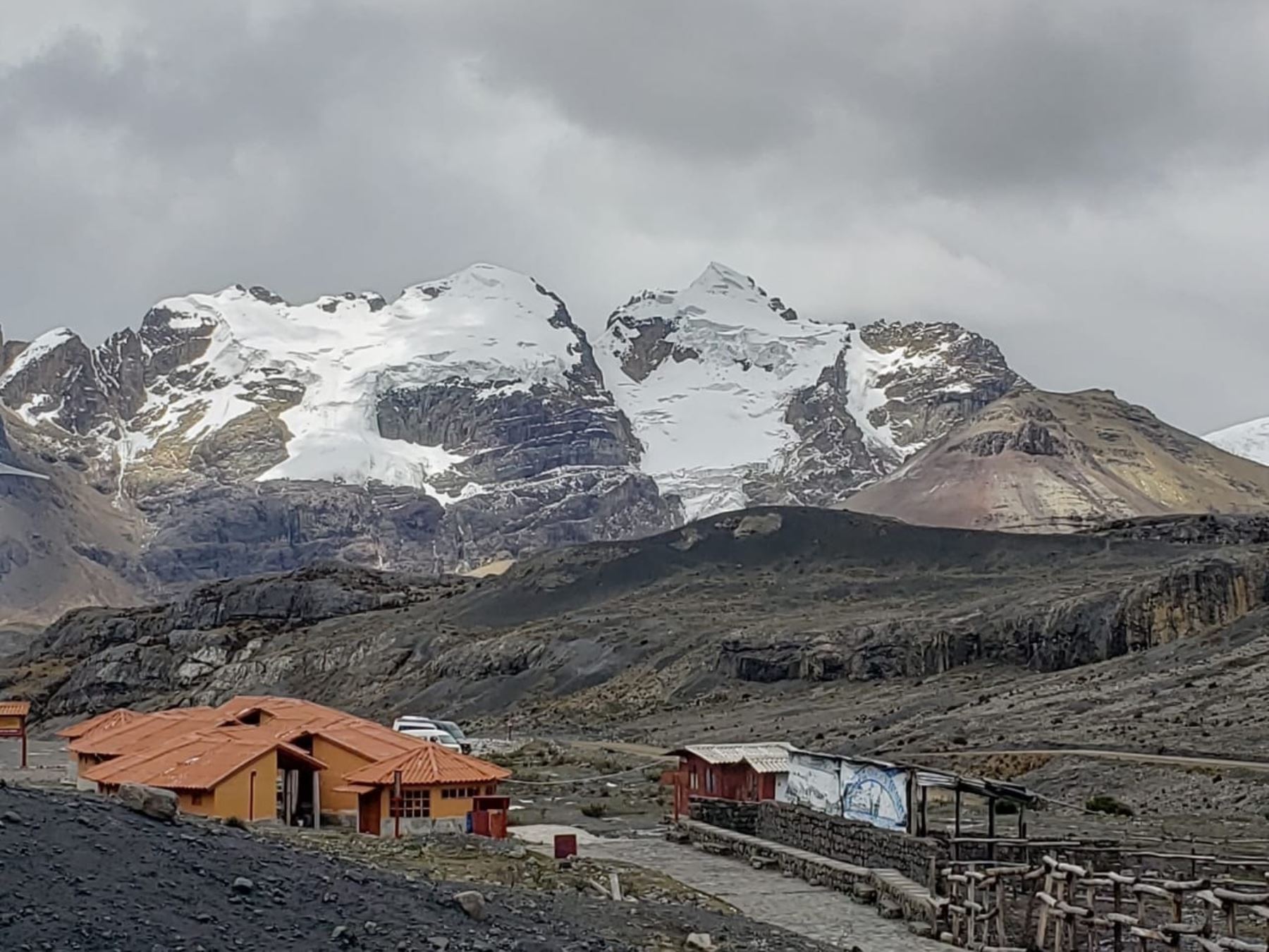 La Dirección Regional de Transportes y Comunicaciones de Áncash inició los trabajos de mantenimiento en la vía de acceso al nevado Pastoruri, uno de los atractivos turísticos más importantes de esta región. ANDINA/Difusión