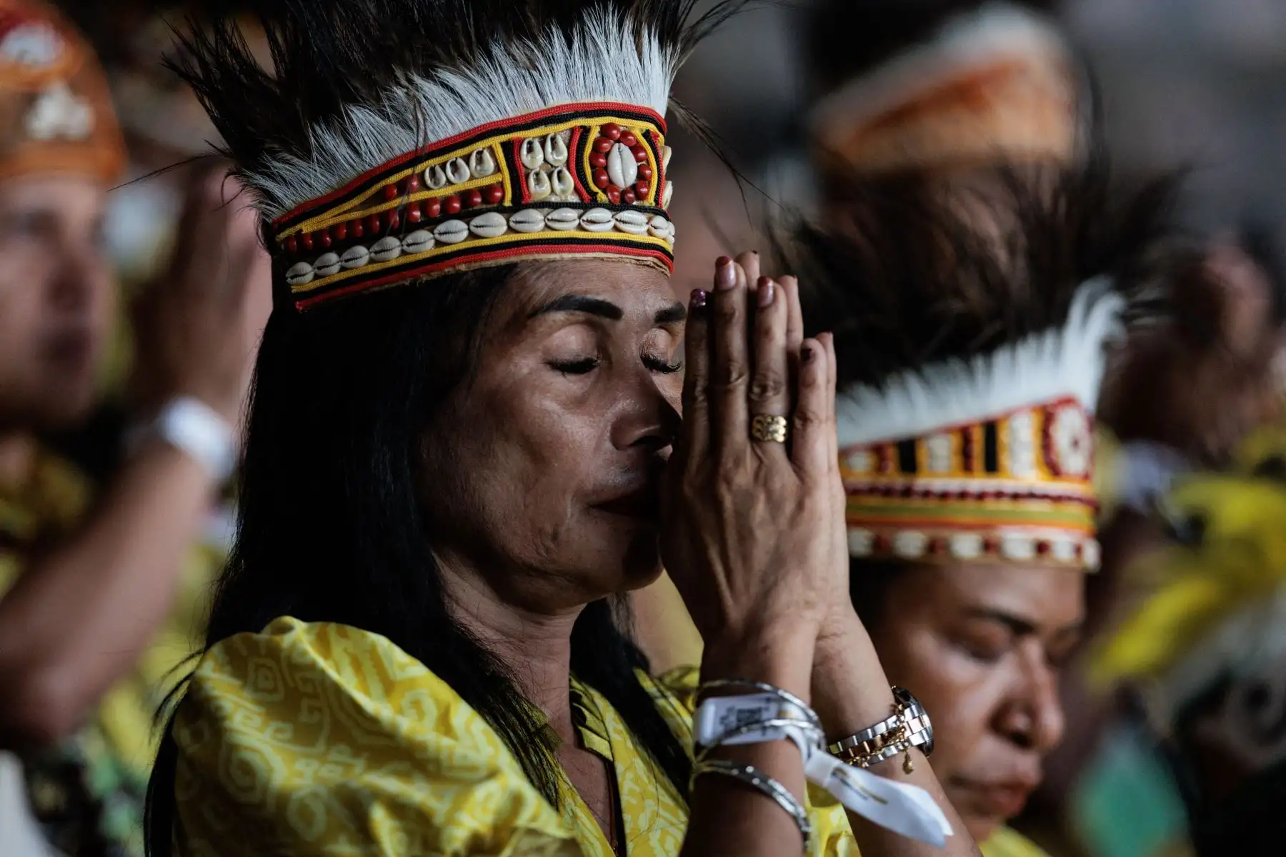 Fieles católicos asisten a una santa misa dirigida por el papa Francisco en el estadio Gelora Bung Karno de Yakarta, Indonesia, el 5 de septiembre de 2024. Foto: AFP
