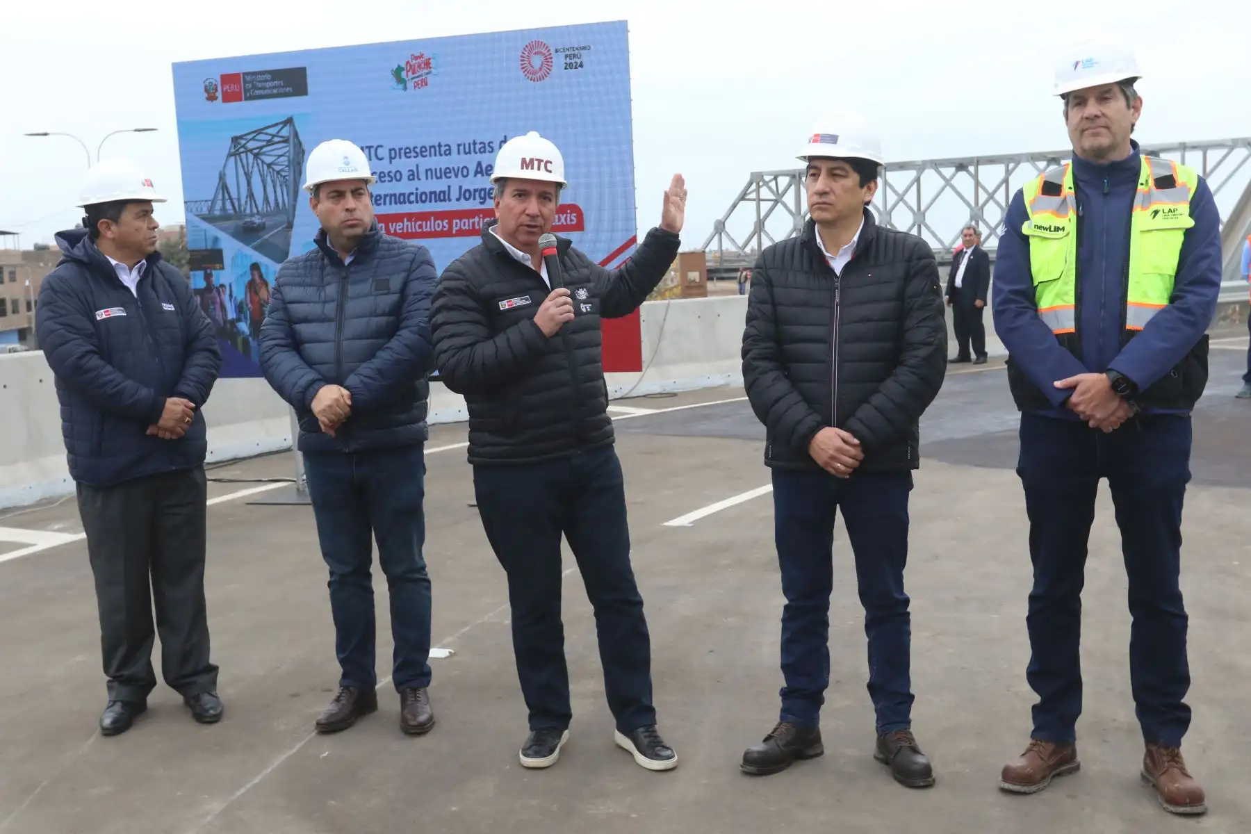 Presentación de las rutas de acceso vehicular al nuevo Aeropuerto Jorge Chávez en el Callao, que contó con la participación del ministro de Transportes y Comunicaciones, Raúl Pérez Reyes, el alcalde del Callao, Pedro Spadaro, entre otras autoridades. Foto: ANDINA/Héctor Vinces