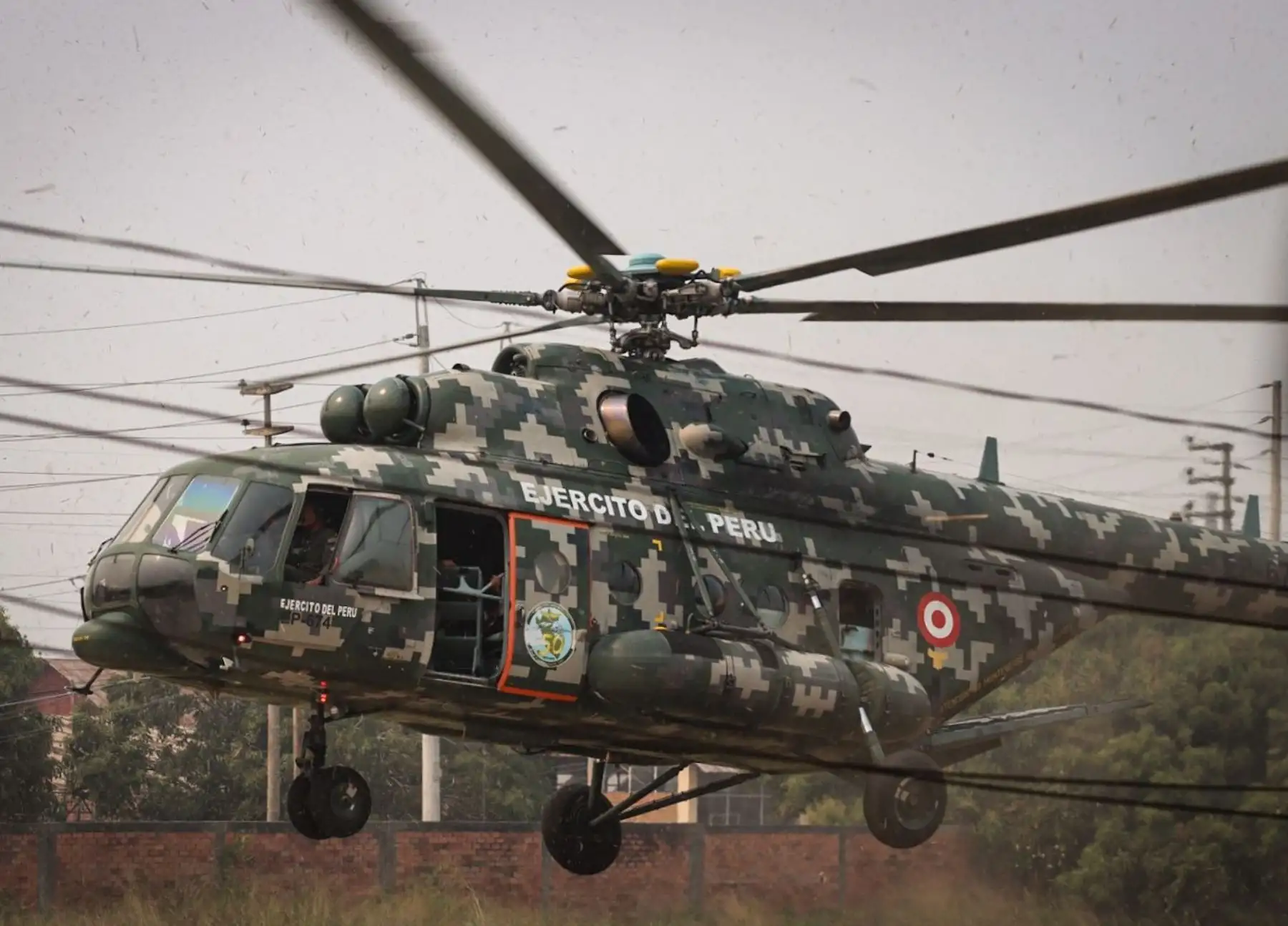 En un helicóptero MI17 EP 674 del Ejército del Perú fueron trasladados a Pucallpa los restos mortales de las siete víctimas del naufragio de una embarcación fluvial en el río Ucayali registrado en el distrito de Tahuania, en Ucayali.