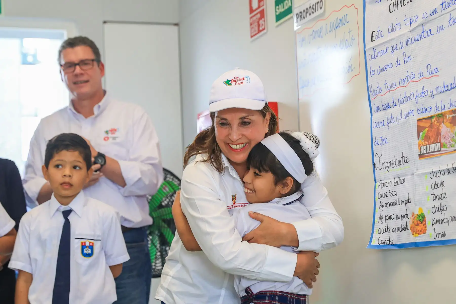 La presidenta de la República, Dina Ercilia Boluarte Zegarra, acompañada de ministros de Estado y demás autoridades, participó en la ceremonia de inauguración de la Institución Educativa N°14790 María Ignacia García de Gonzales en la región Piura. 
Foto: ANDINA/Prensa Presidencia