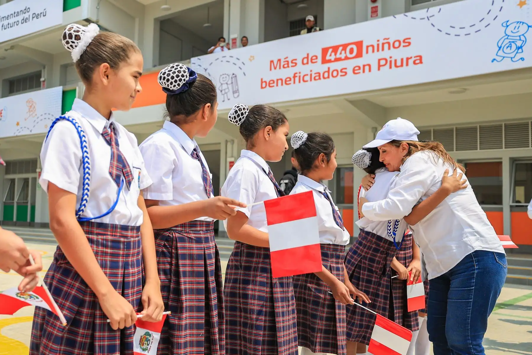 La presidenta de la República, Dina Ercilia Boluarte Zegarra, acompañada de ministros de Estado y demás autoridades, participó en la ceremonia de inauguración de la Institución Educativa N°14790 María Ignacia García de Gonzales en la región Piura. 
Foto: ANDINA/Prensa Presidencia