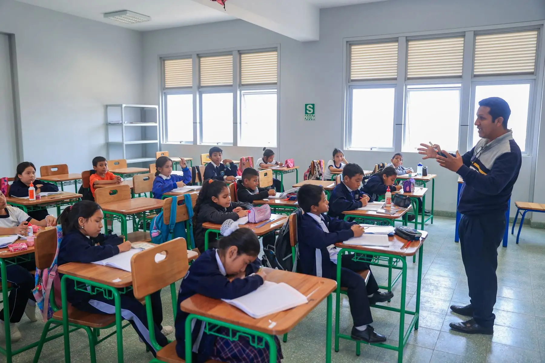 La presidenta de la República, Dina Ercilia Boluarte Zegarra, acompañada de ministros de Estado y demás autoridades, participó en la ceremonia de inauguración de la Institución Educativa N°14790 María Ignacia García de Gonzales en la región Piura. 
Foto: ANDINA/Prensa Presidencia