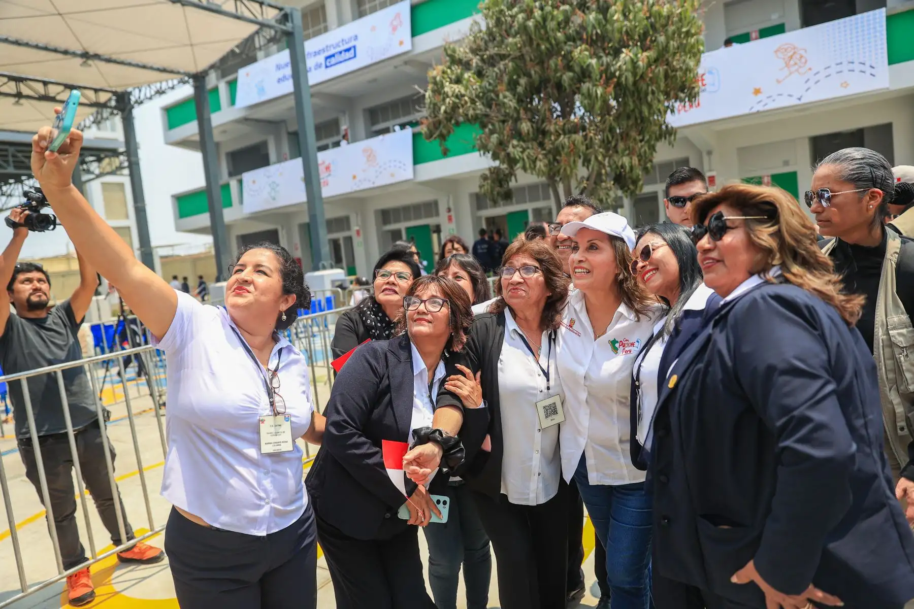 La presidenta de la República, Dina Ercilia Boluarte Zegarra, acompañada de ministros de Estado y demás autoridades, participó en la ceremonia de inauguración de la Institución Educativa N°14790 María Ignacia García de Gonzales en la región Piura. 
Foto: ANDINA/Prensa Presidencia