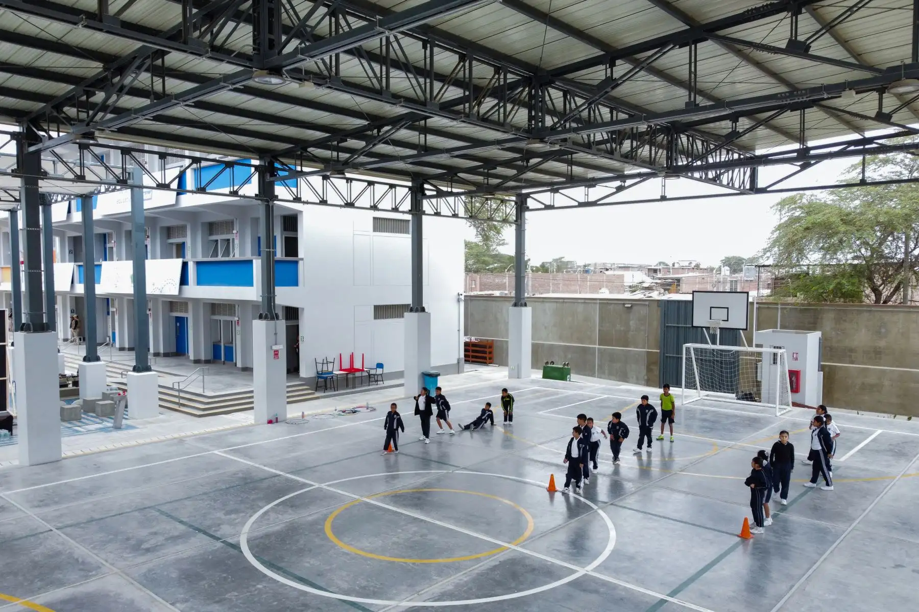 La presidenta de la República, Dina Ercilia Boluarte Zegarra, acompañada de ministros de Estado y demás autoridades, participó en la ceremonia de inauguración de la Institución Educativa N°14790 María Ignacia García de Gonzales en la región Piura. 
Foto: ANDINA/Prensa Presidencia