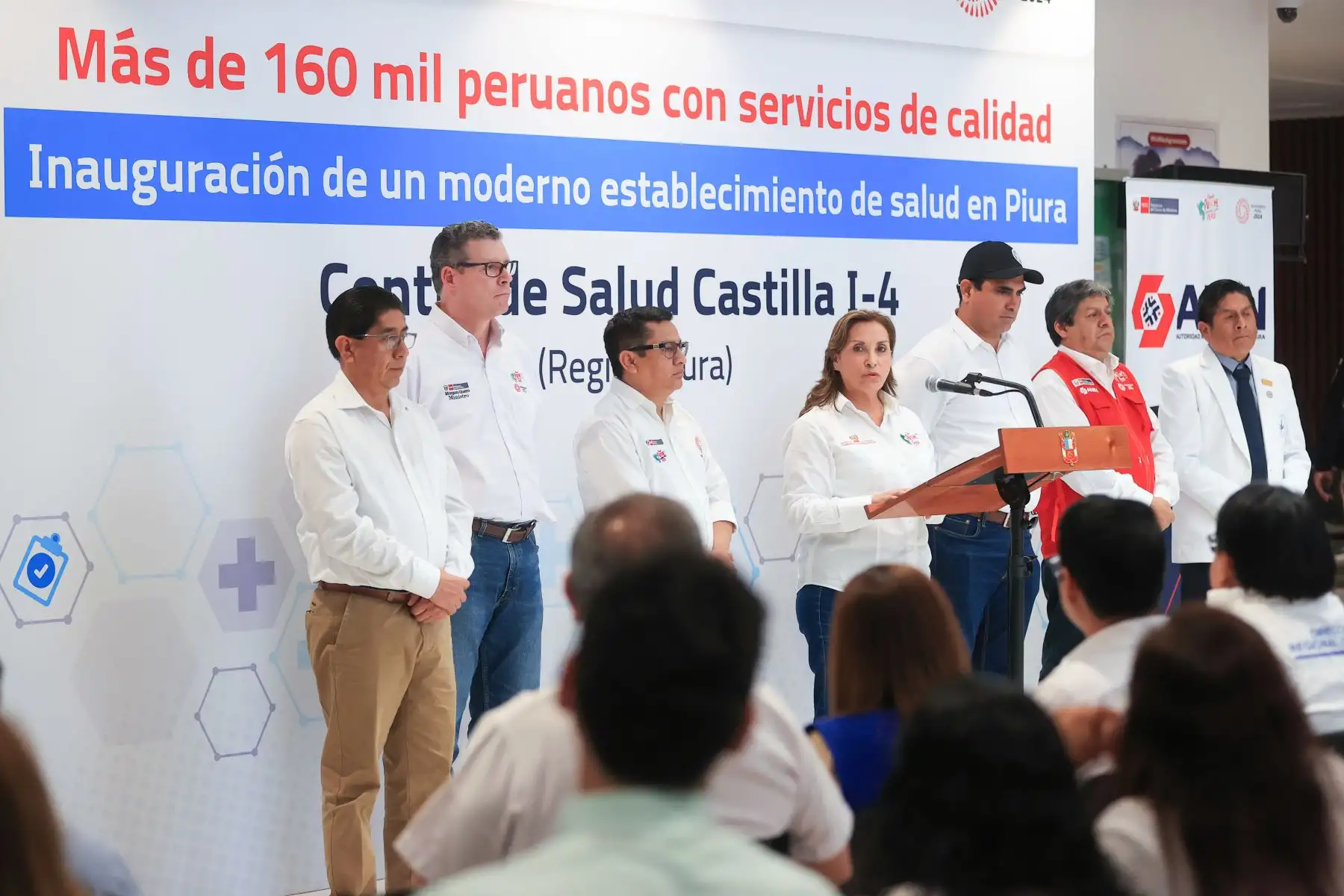 La presidenta de la República, Dina Ercilia Boluarte Zegarra, inauguró la nueva infraestructura del Centro de Salud Castilla I-4 en la región Piura, en donde estuvieron presente ministros de Estado, autoridades locales y personal de salud. Foto: ANDINA/Presidencia