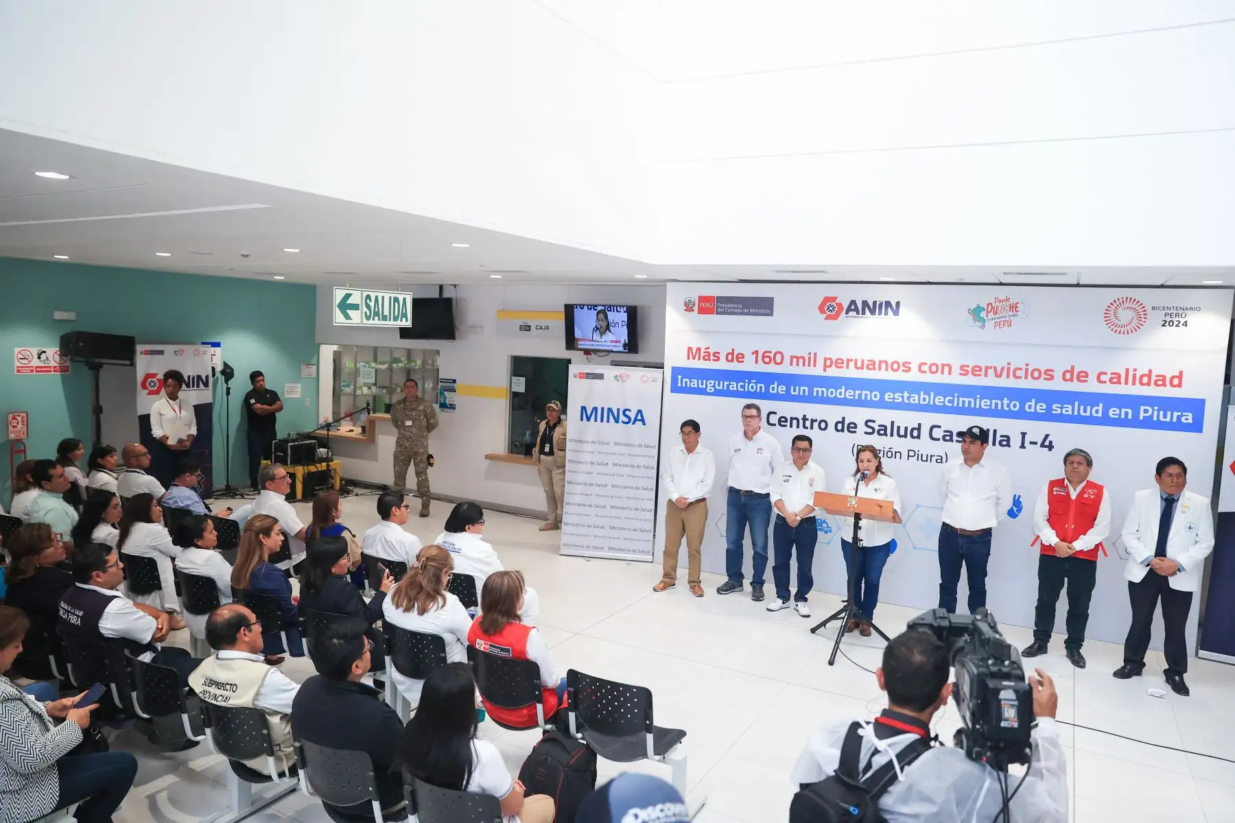 La presidenta de la República, Dina Ercilia Boluarte Zegarra, inauguró la nueva infraestructura del Centro de Salud Castilla I-4 en la región Piura, en donde estuvieron presente ministros de Estado, autoridades locales y personal de salud. Foto: ANDINA/Presidencia